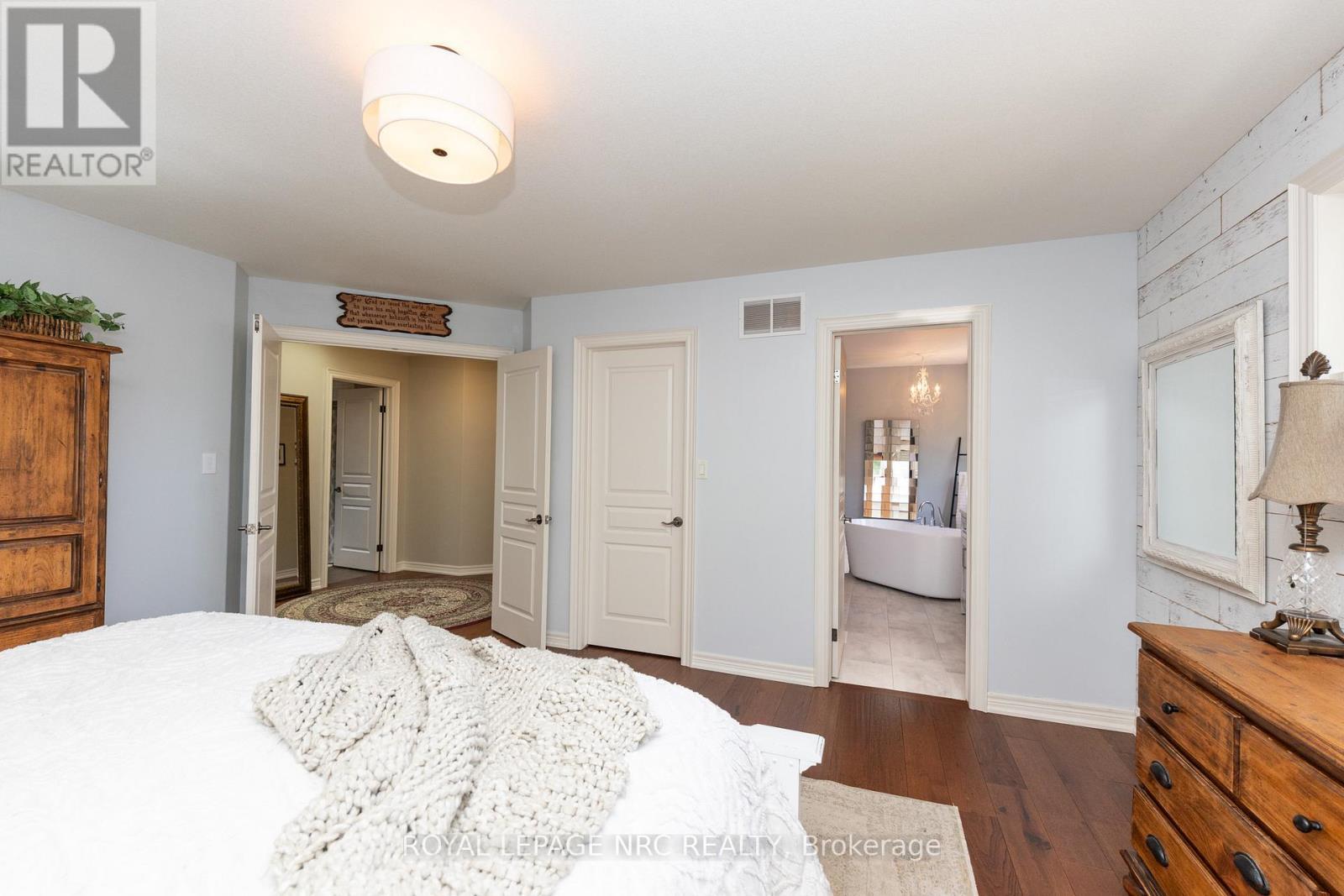 












27 BELL AVENUE

,
Grimsby (Grimsby East),




Ontario
L3M1B2

