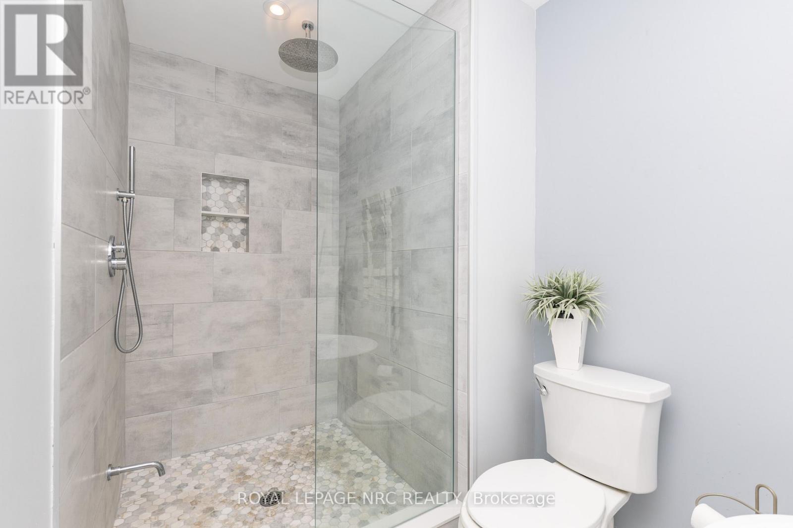 












27 BELL AVENUE

,
Grimsby (Grimsby East),




Ontario
L3M1B2

