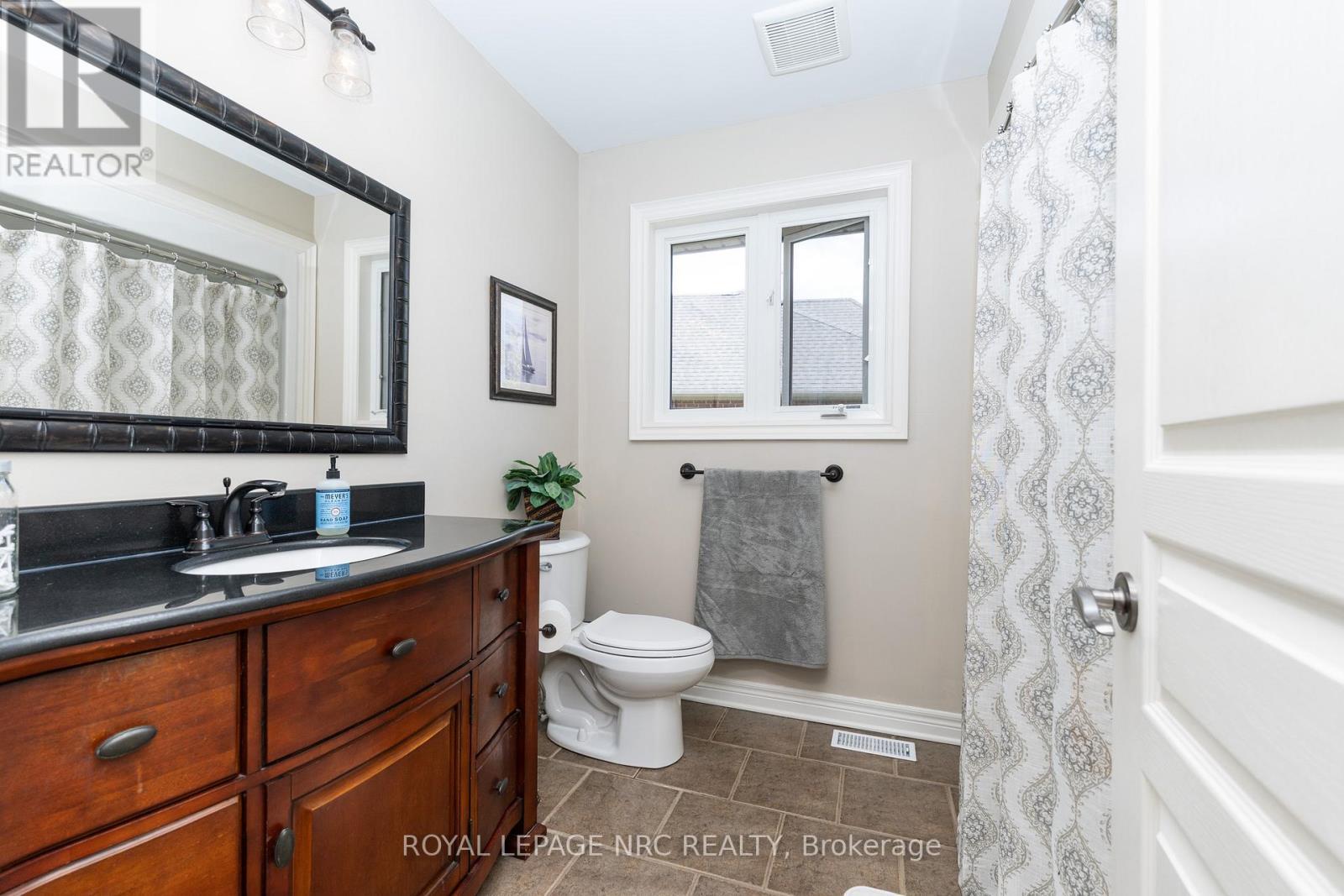 












27 BELL AVENUE

,
Grimsby (Grimsby East),




Ontario
L3M1B2

