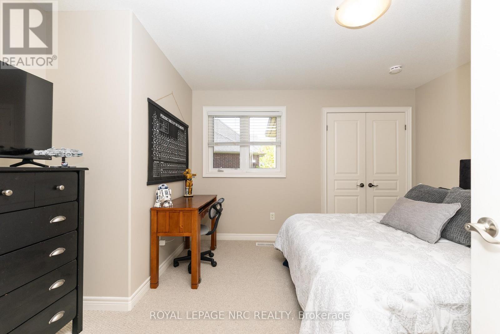 












27 BELL AVENUE

,
Grimsby (Grimsby East),




Ontario
L3M1B2

