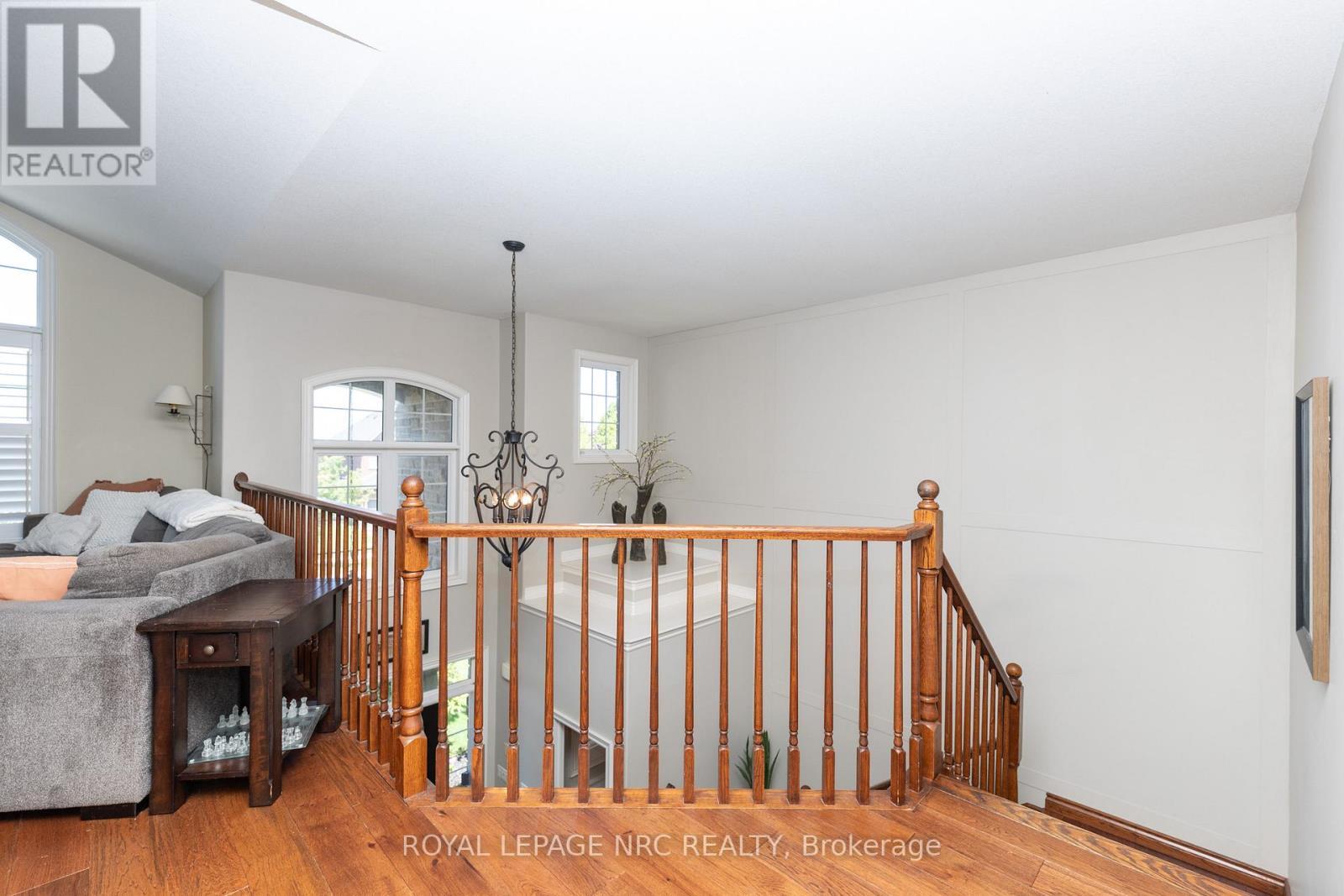 












27 BELL AVENUE

,
Grimsby (Grimsby East),




Ontario
L3M1B2

