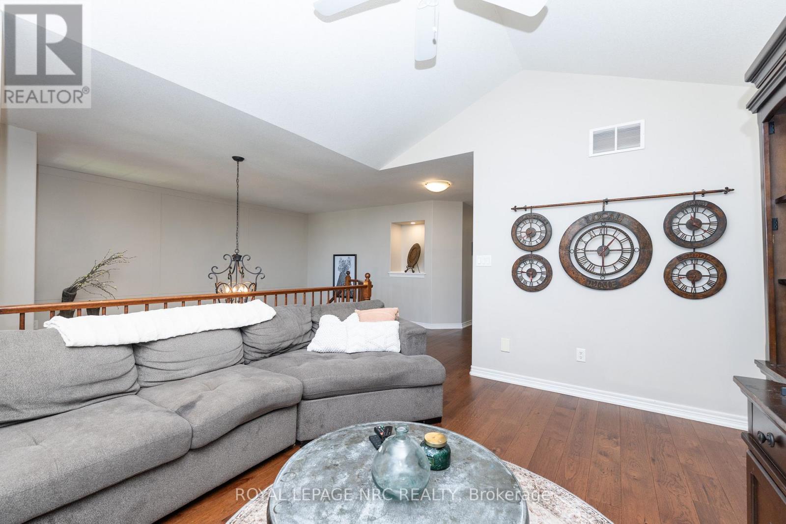 












27 BELL AVENUE

,
Grimsby (Grimsby East),




Ontario
L3M1B2

