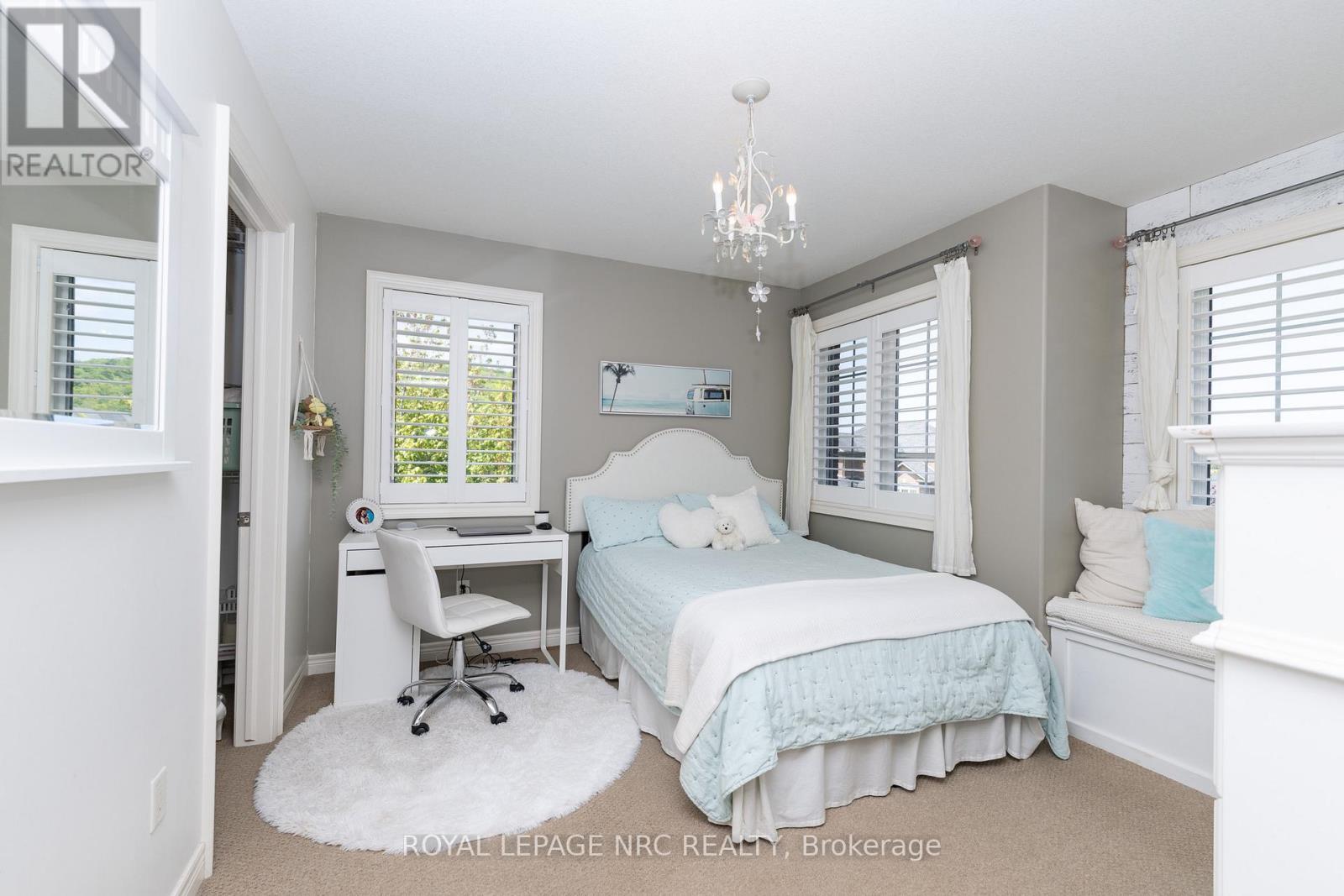 












27 BELL AVENUE

,
Grimsby (Grimsby East),




Ontario
L3M1B2

