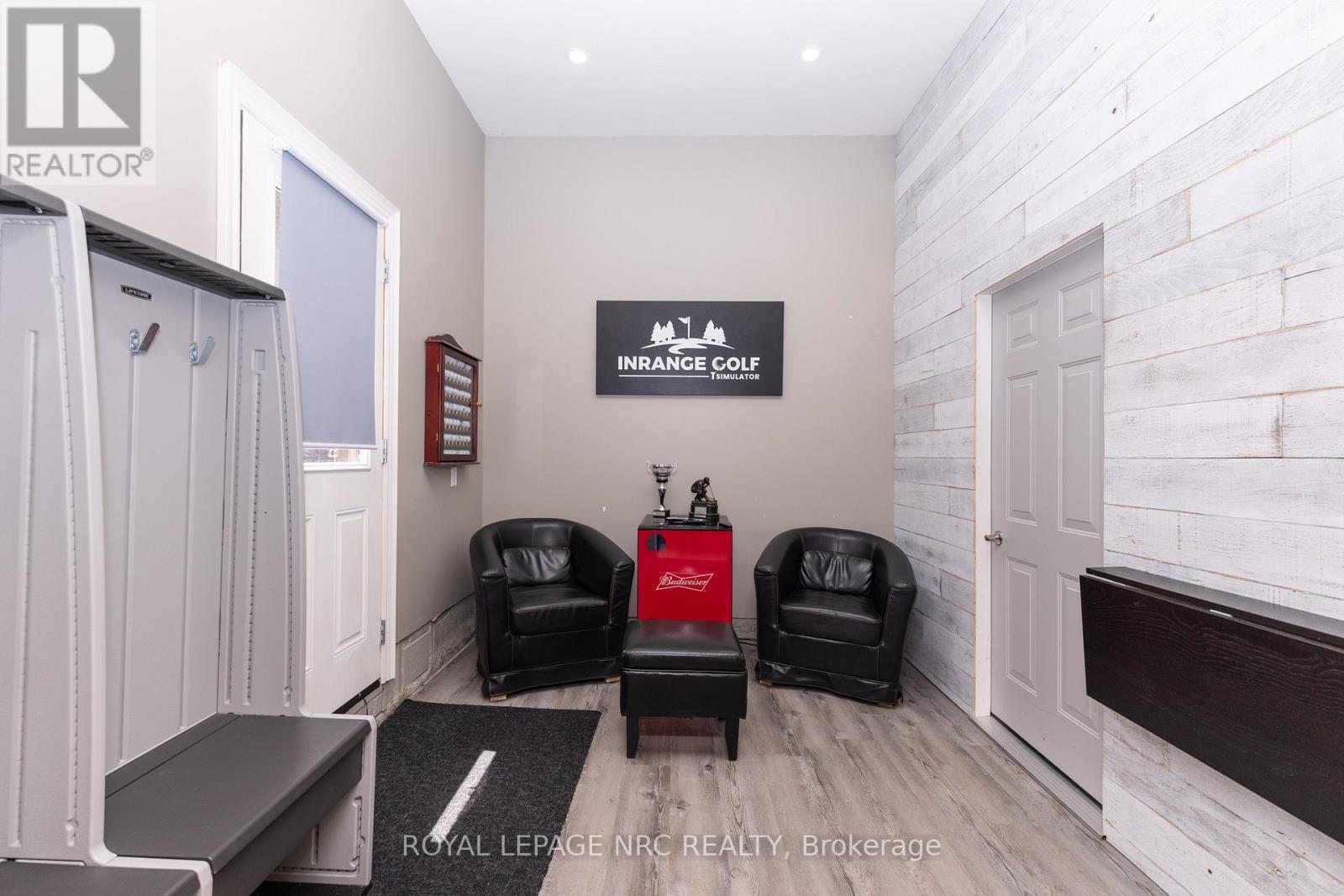 












27 BELL AVENUE

,
Grimsby (Grimsby East),




Ontario
L3M1B2

