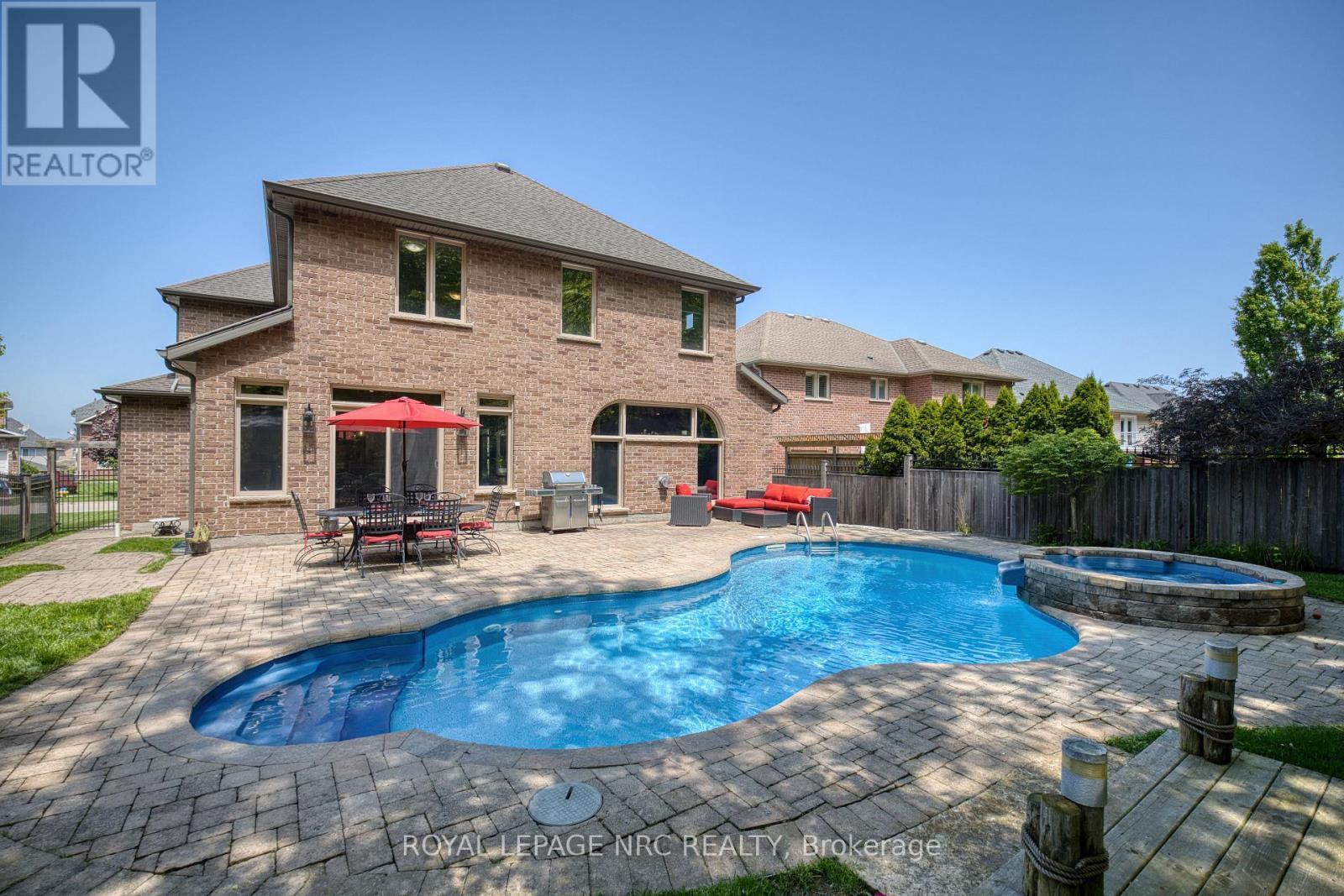 












27 BELL AVENUE

,
Grimsby (Grimsby East),




Ontario
L3M1B2

