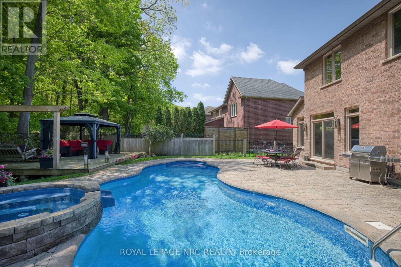












27 BELL AVENUE

,
Grimsby (Grimsby East),




Ontario
L3M1B2

