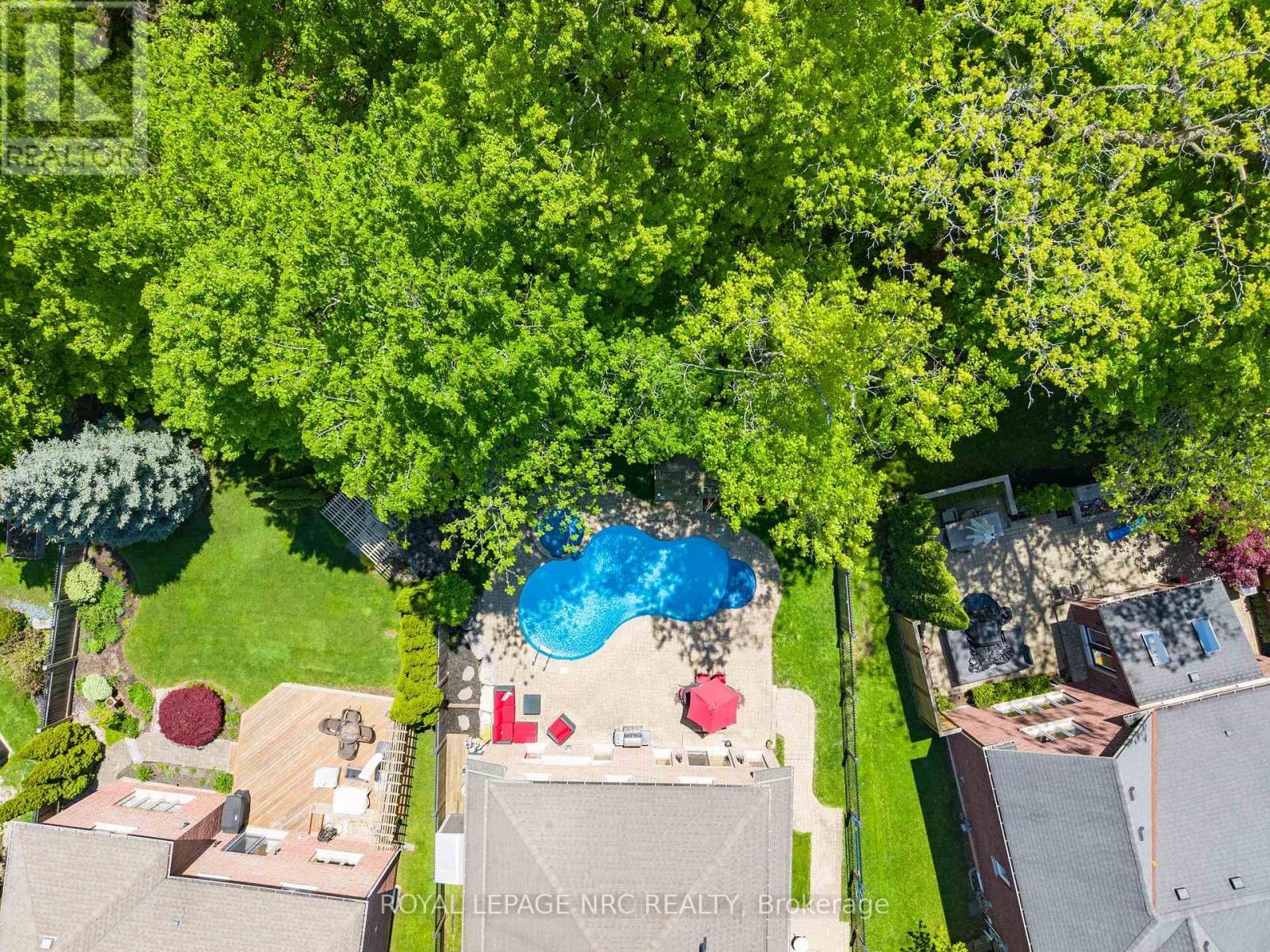 












27 BELL AVENUE

,
Grimsby (Grimsby East),




Ontario
L3M1B2


