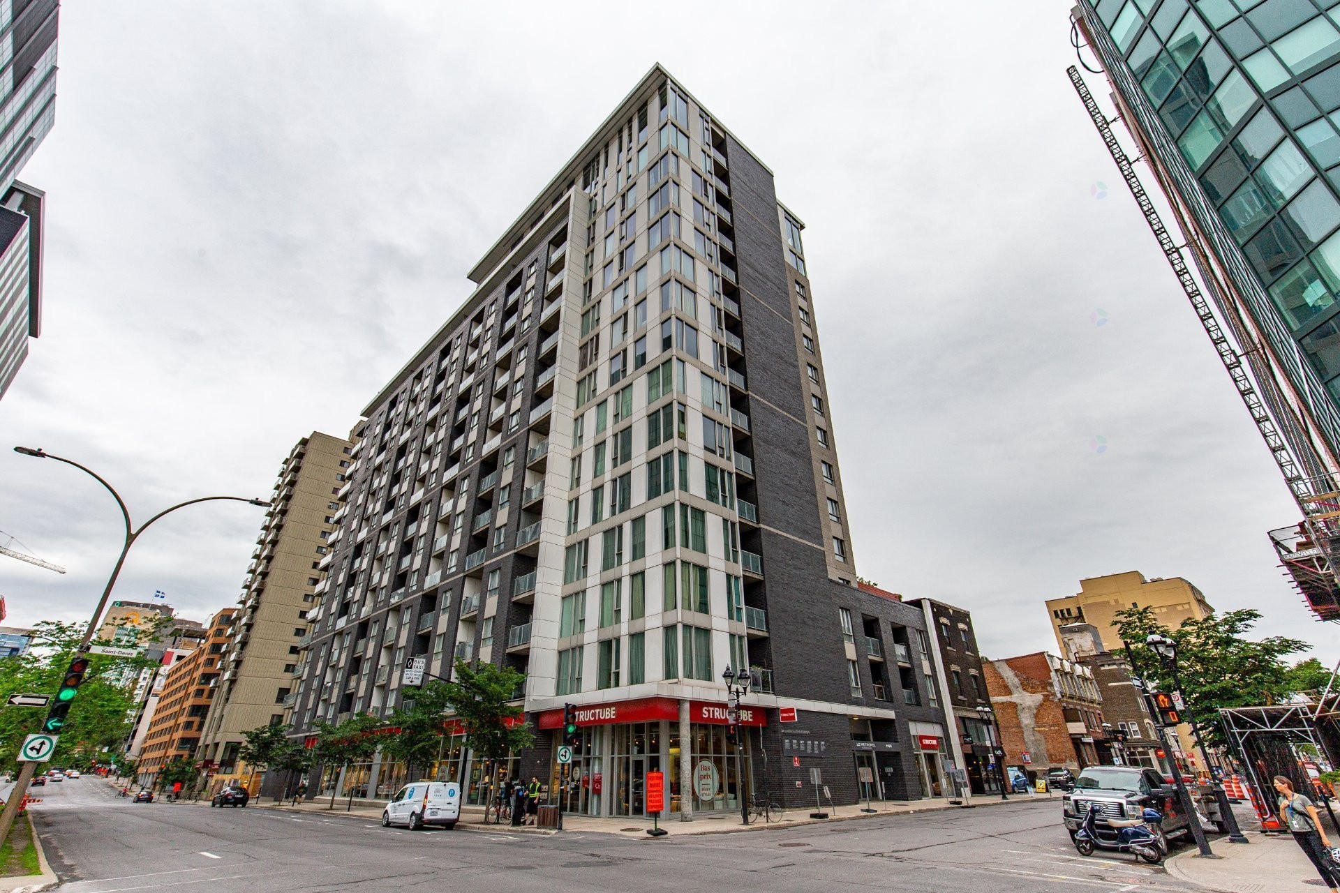 









1150


Rue St-Denis

, 1110,
Montréal (Ville-Marie),




QC
H2X0B3


