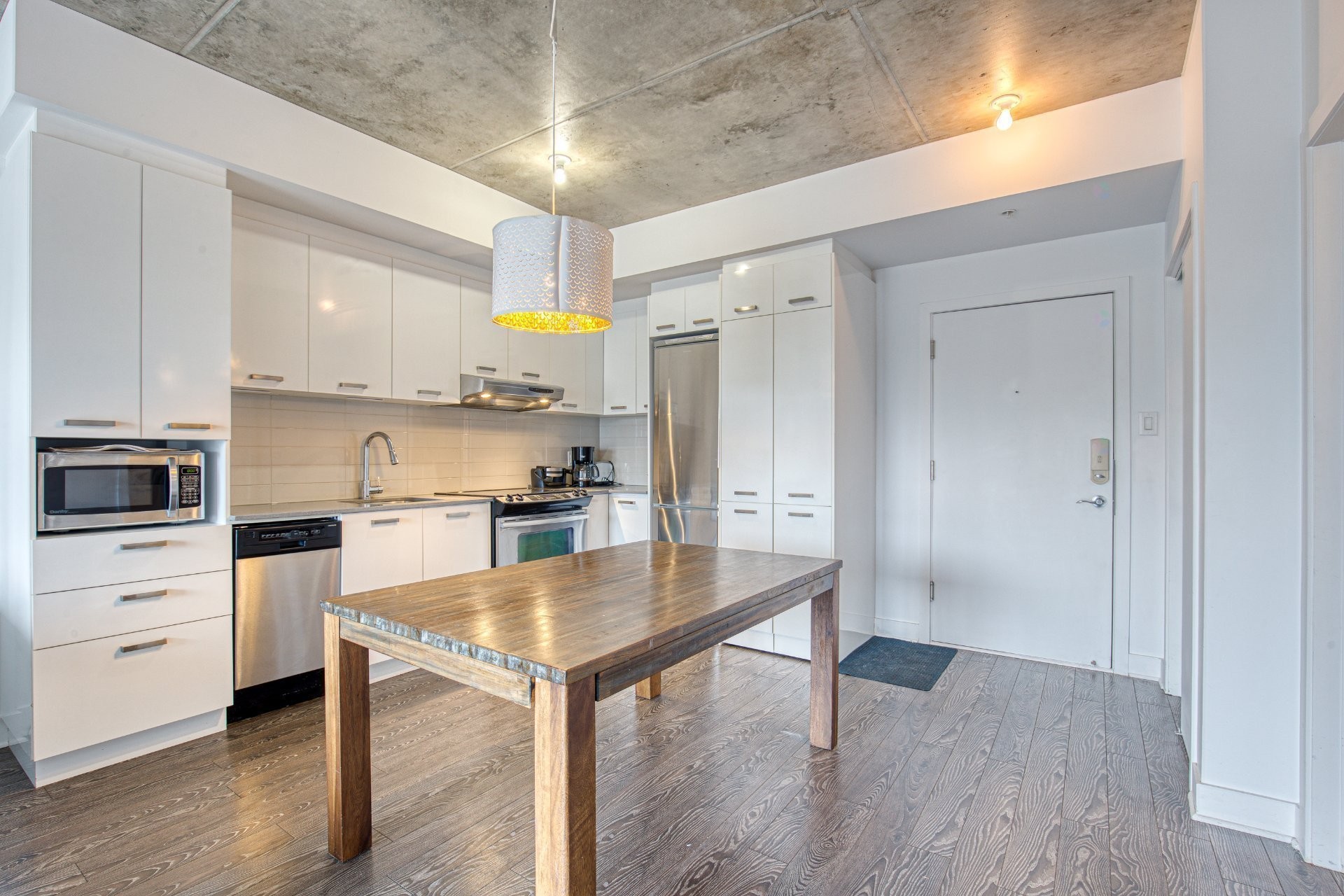 









1150


Rue St-Denis

, 1110,
Montréal (Ville-Marie),




QC
H2X0B3


