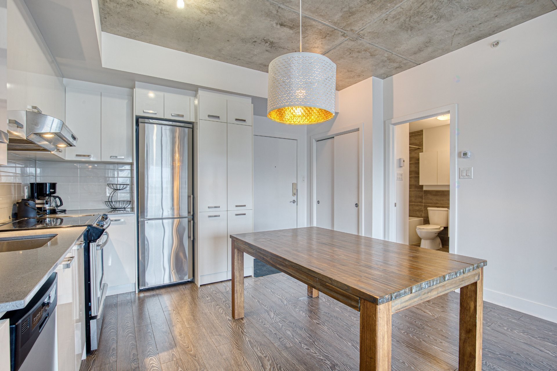 









1150


Rue St-Denis

, 1110,
Montréal (Ville-Marie),




QC
H2X0B3

