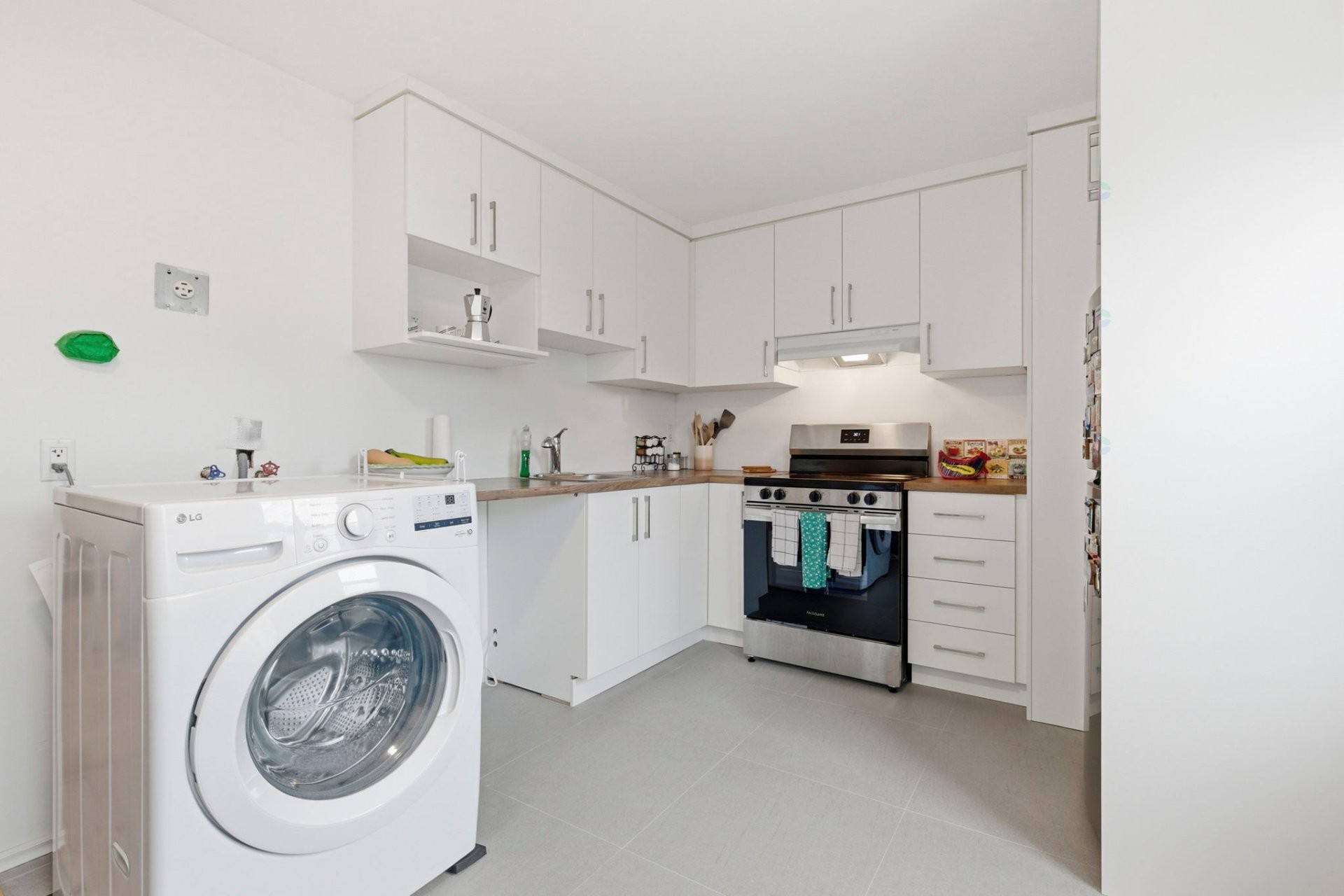 









1823


Rue De Villiers

,
Montréal (Le Sud-Ouest),




QC
H4E1K9

