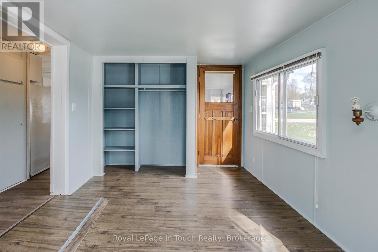












8 LAKESHORE ROAD

,
Midland,




Ontario
L4R0B9


