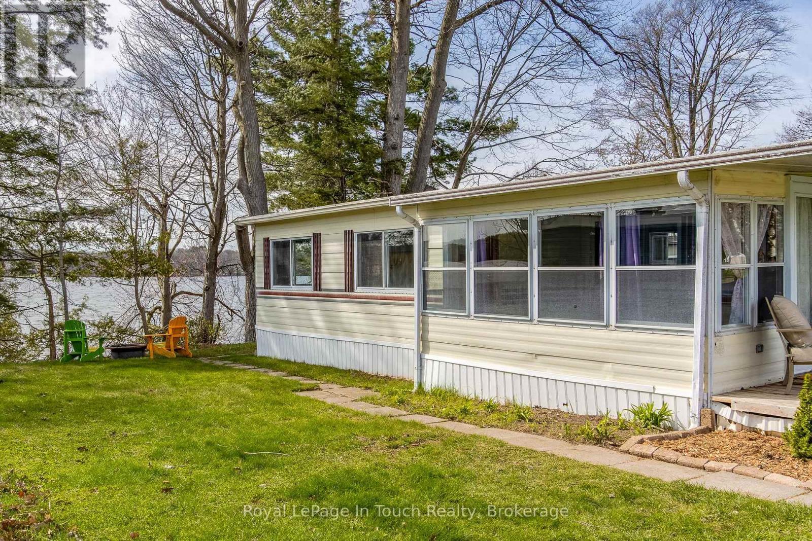 












8 LAKESHORE ROAD

,
Midland,




Ontario
L4R0B9

