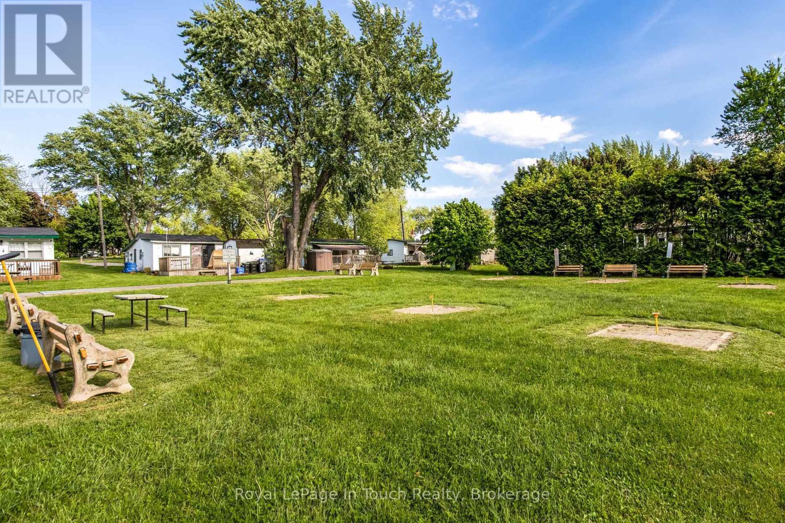 












8 LAKESHORE ROAD

,
Midland,




Ontario
L4R0B9

