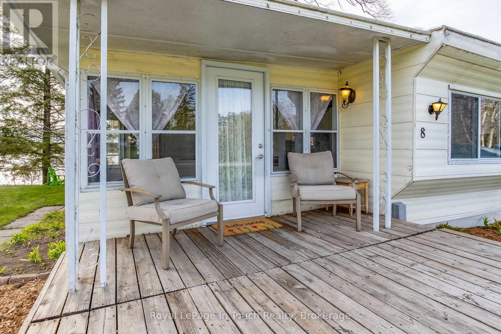 












8 LAKESHORE ROAD

,
Midland,




Ontario
L4R0B9

