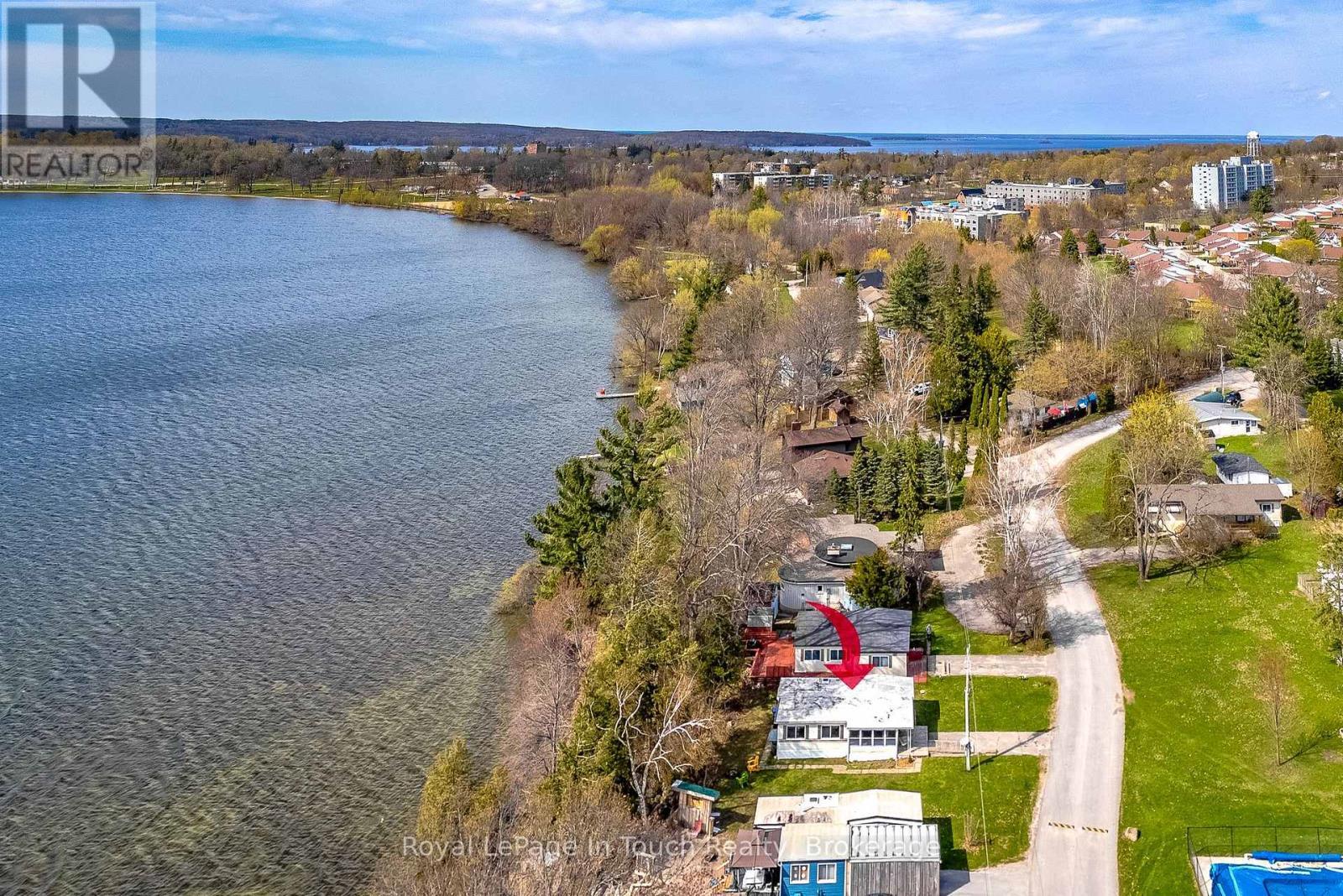 












8 LAKESHORE ROAD

,
Midland,




Ontario
L4R0B9


