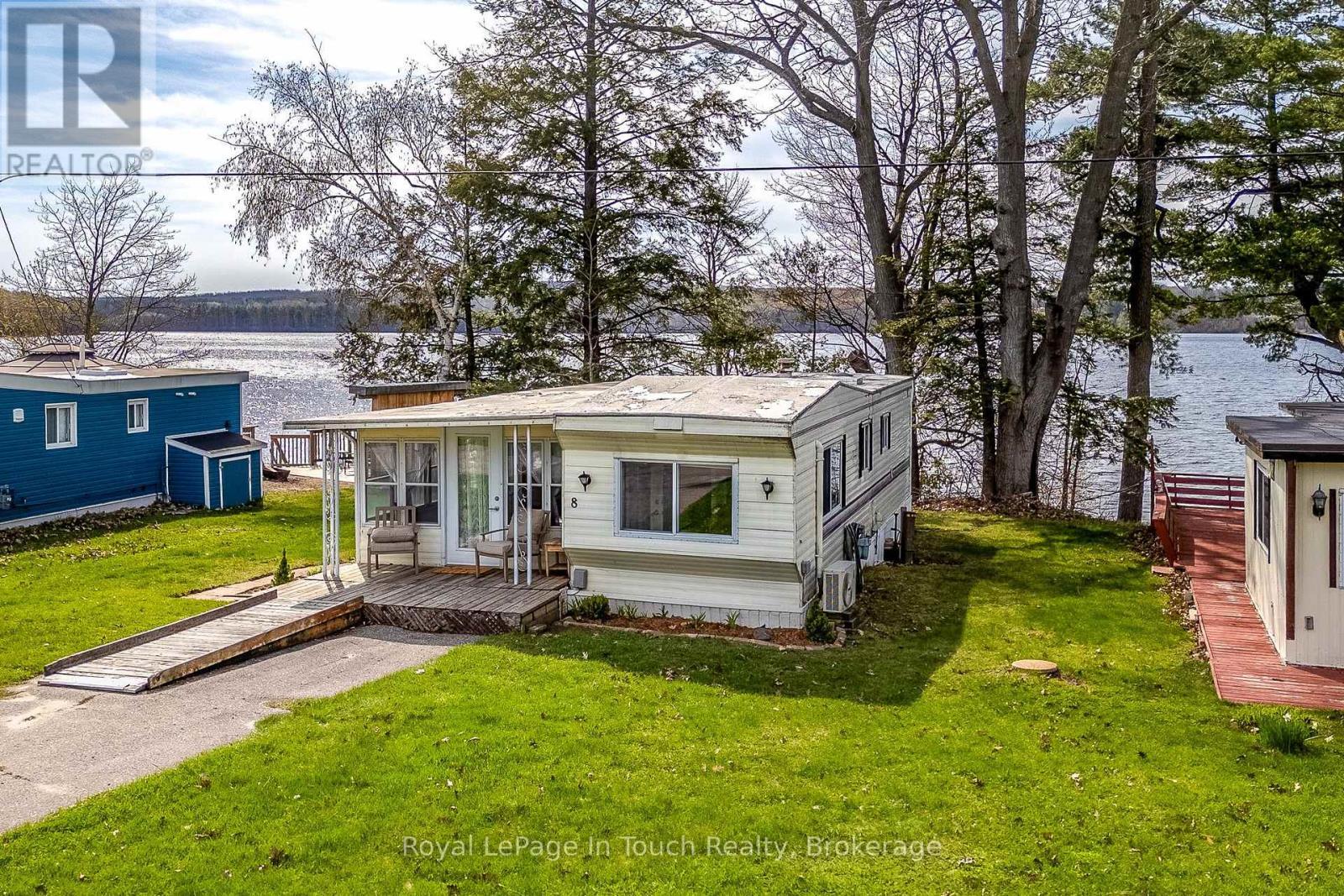 












8 LAKESHORE ROAD

,
Midland,




Ontario
L4R0B9

