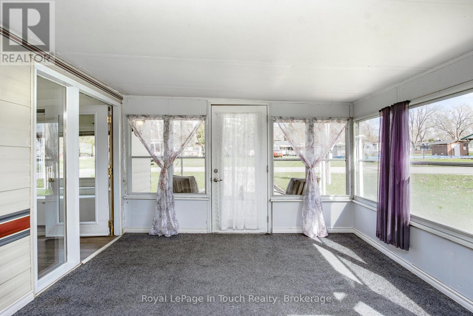 












8 LAKESHORE ROAD

,
Midland,




Ontario
L4R0B9

