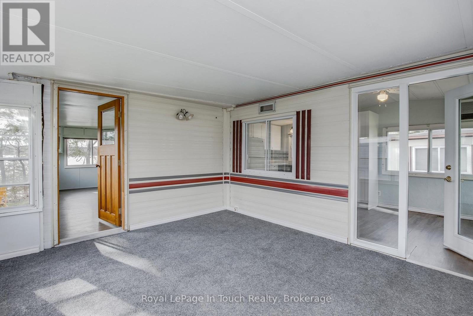 












8 LAKESHORE ROAD

,
Midland,




Ontario
L4R0B9

