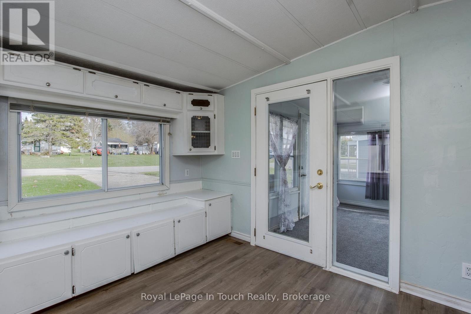 












8 LAKESHORE ROAD

,
Midland,




Ontario
L4R0B9

