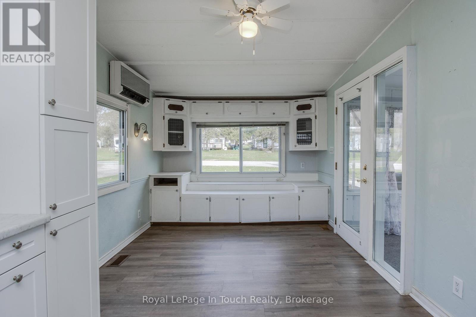












8 LAKESHORE ROAD

,
Midland,




Ontario
L4R0B9

