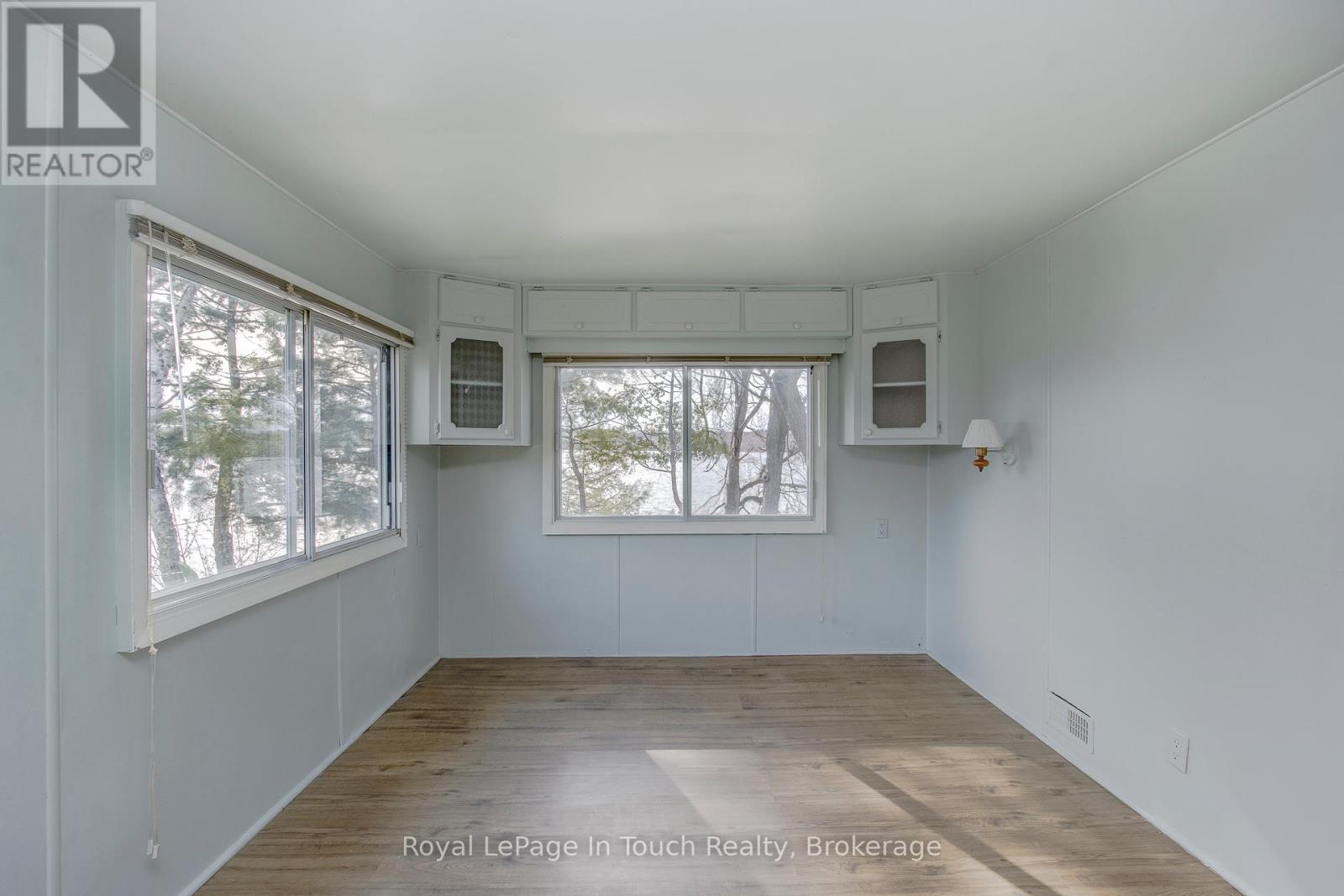 












8 LAKESHORE ROAD

,
Midland,




Ontario
L4R0B9

