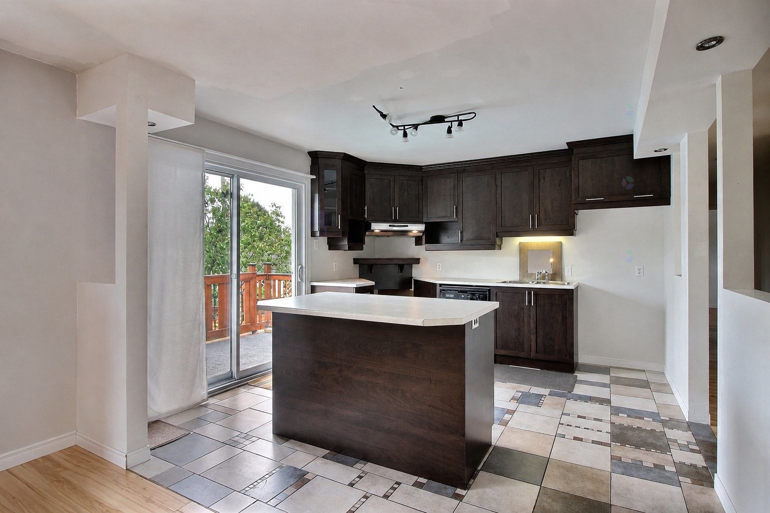 









23


Av. Hamford

,
Lachute,




QC
J8H3N3

