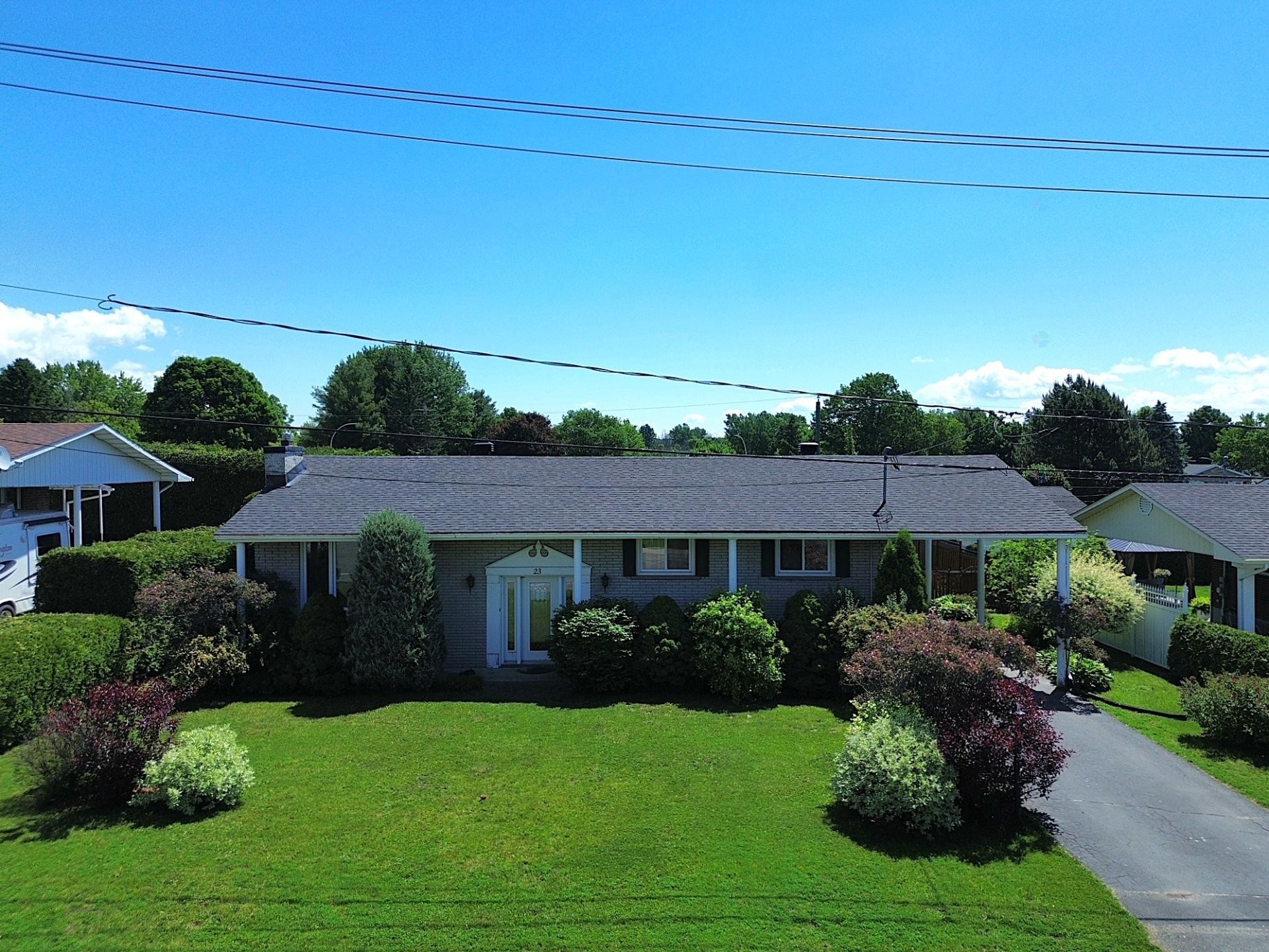 









23


Av. Hamford

,
Lachute,




QC
J8H3N3

