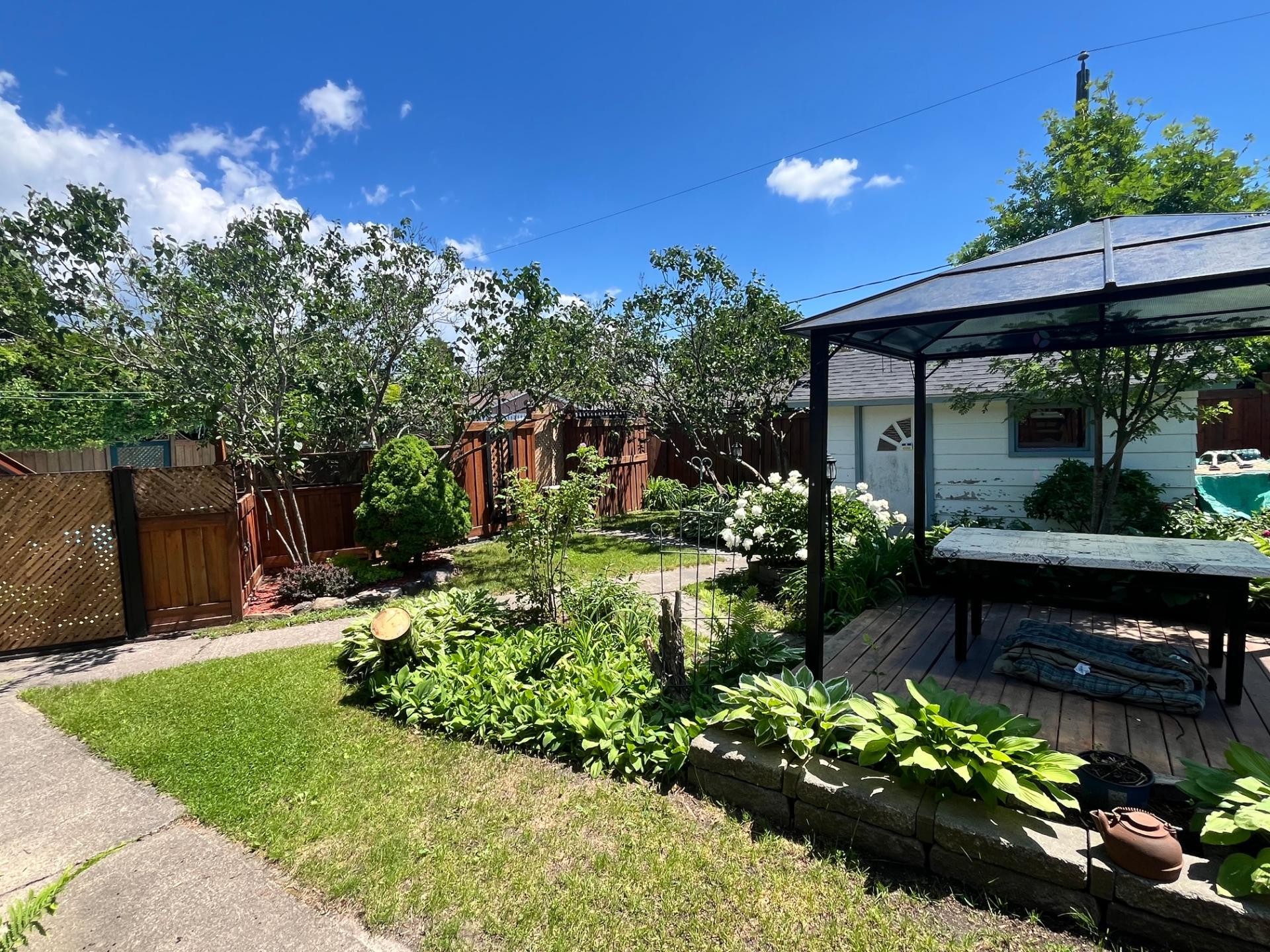 









23


Av. Hamford

,
Lachute,




QC
J8H3N3

