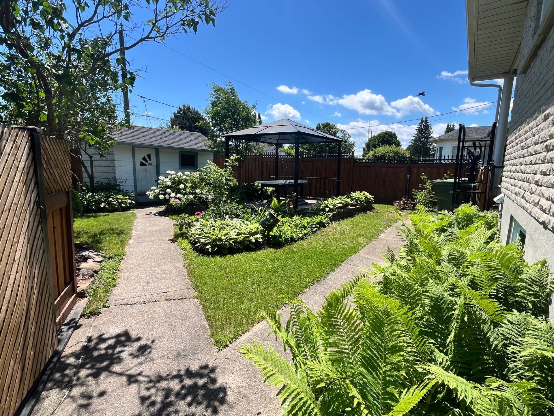 









23


Av. Hamford

,
Lachute,




QC
J8H3N3

