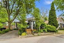 Lovely bungalow with luxury finishes.