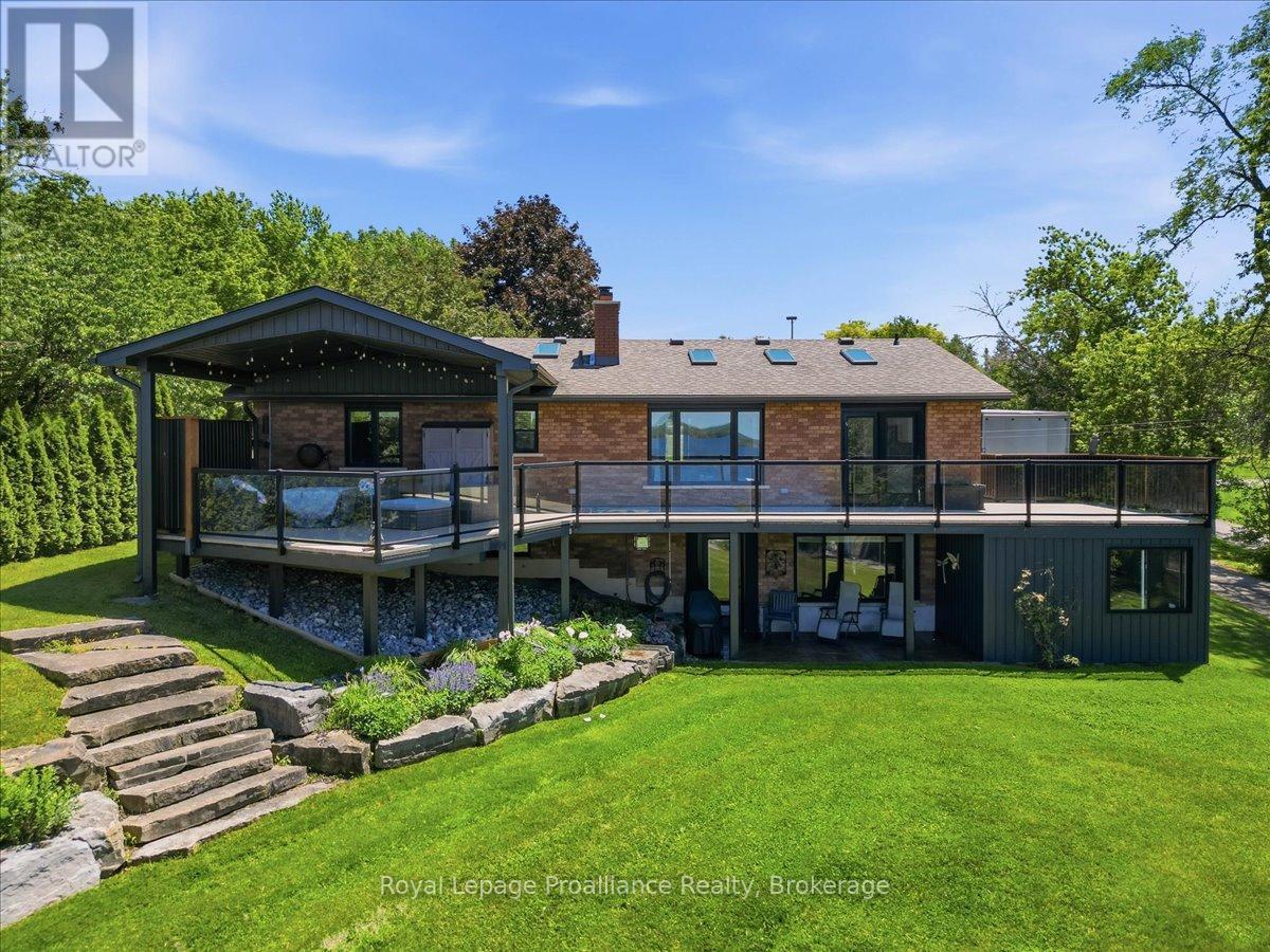 












2728 COUNTY ROAD 3

,
Prince Edward County (Ameliasburg Ward),




Ontario
K0K1L0

