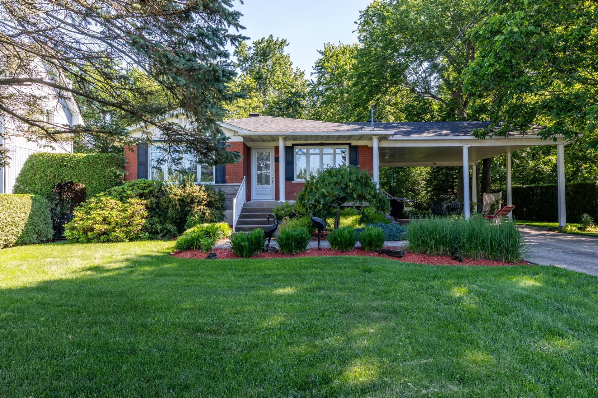 









2845


Rue des Deux-Rivières

,
Carignan,




QC
J3L5A4

