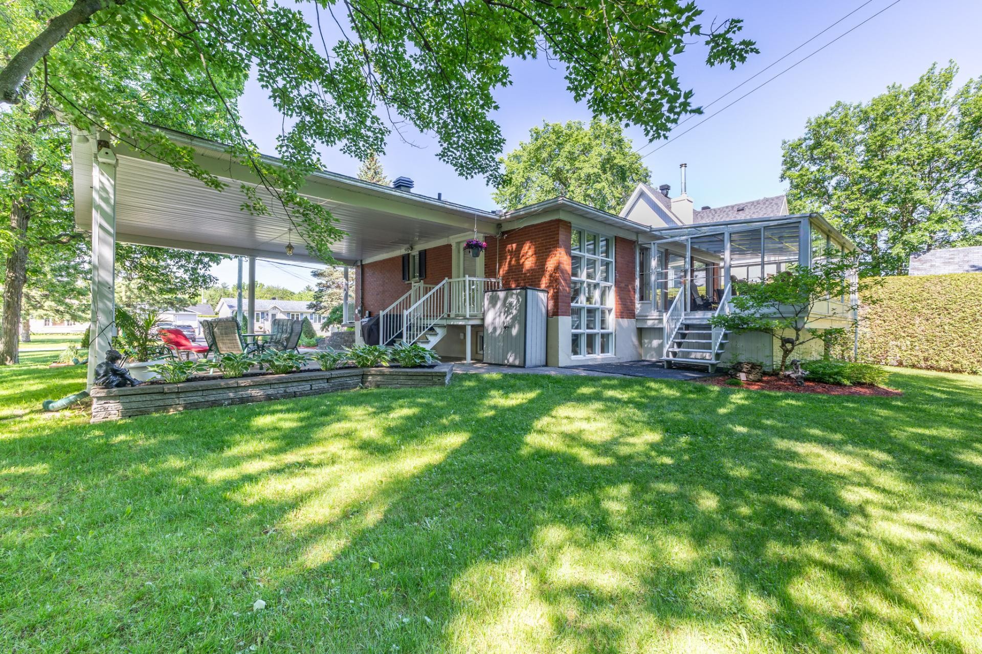 









2845


Rue des Deux-Rivières

,
Carignan,




QC
J3L5A4

