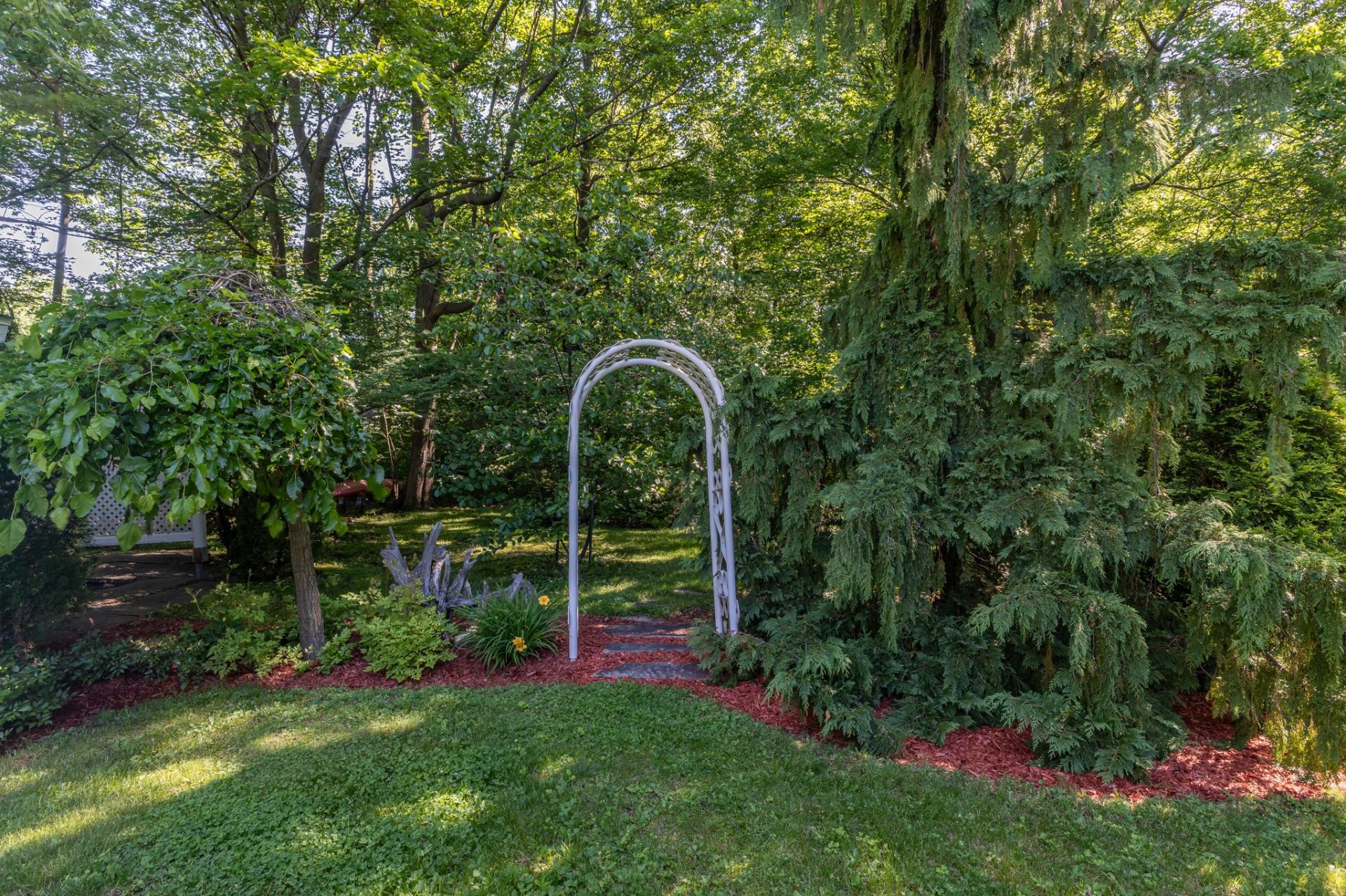 









2845


Rue des Deux-Rivières

,
Carignan,




QC
J3L5A4

