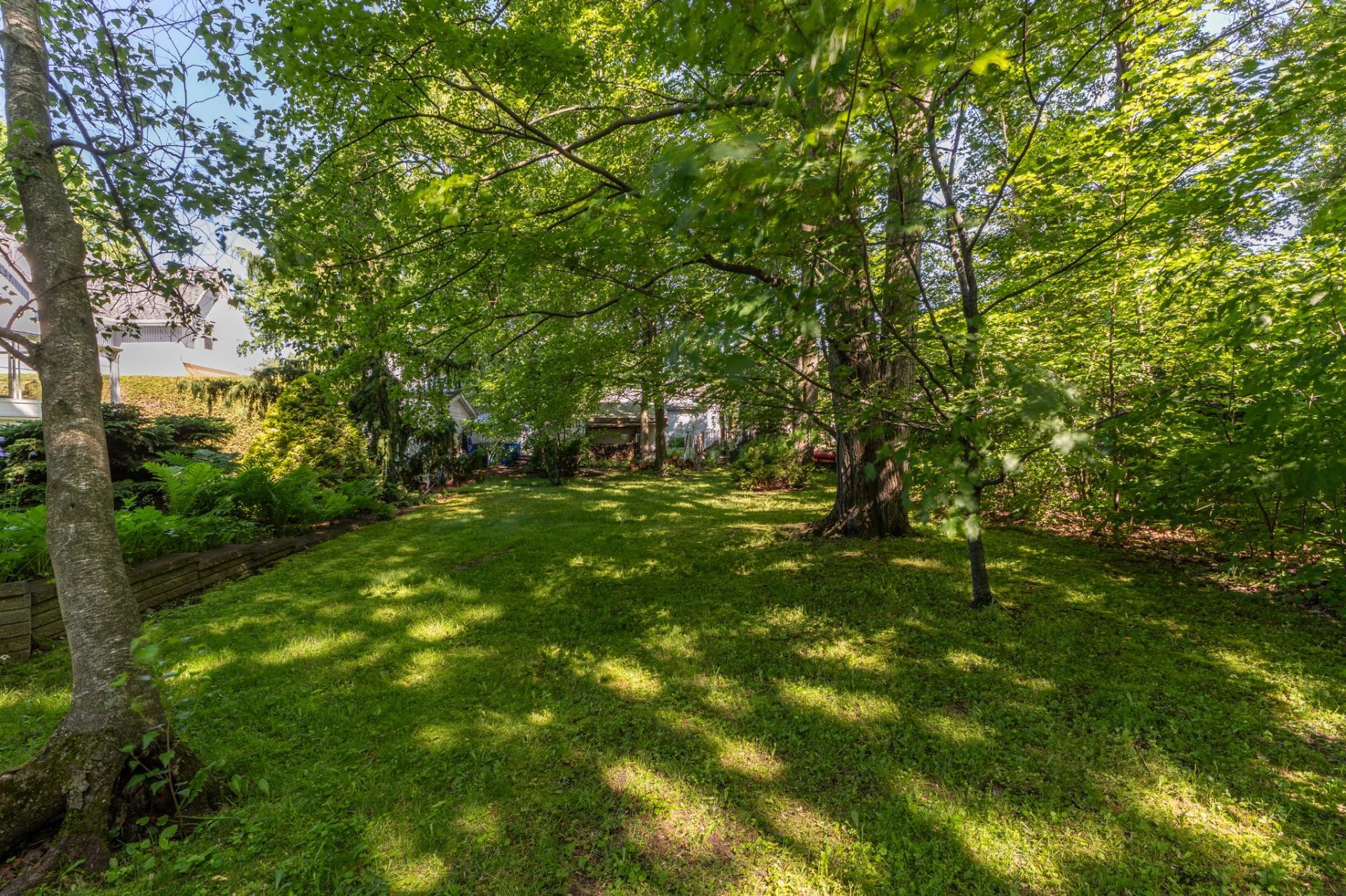 









2845


Rue des Deux-Rivières

,
Carignan,




QC
J3L5A4

