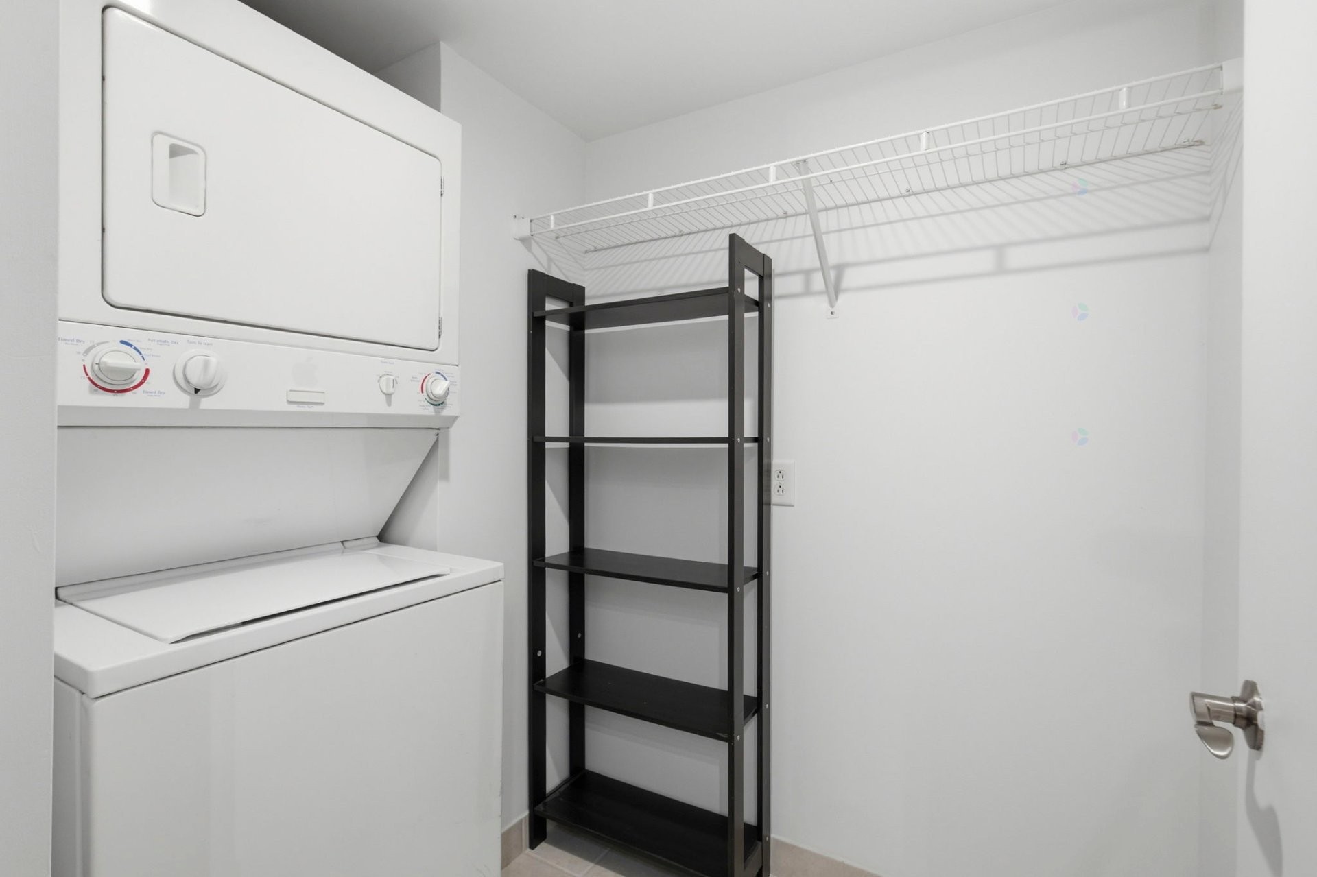 









88


Rue Charlotte

, 602,
Montréal (Ville-Marie),




QC
H2X4E2

