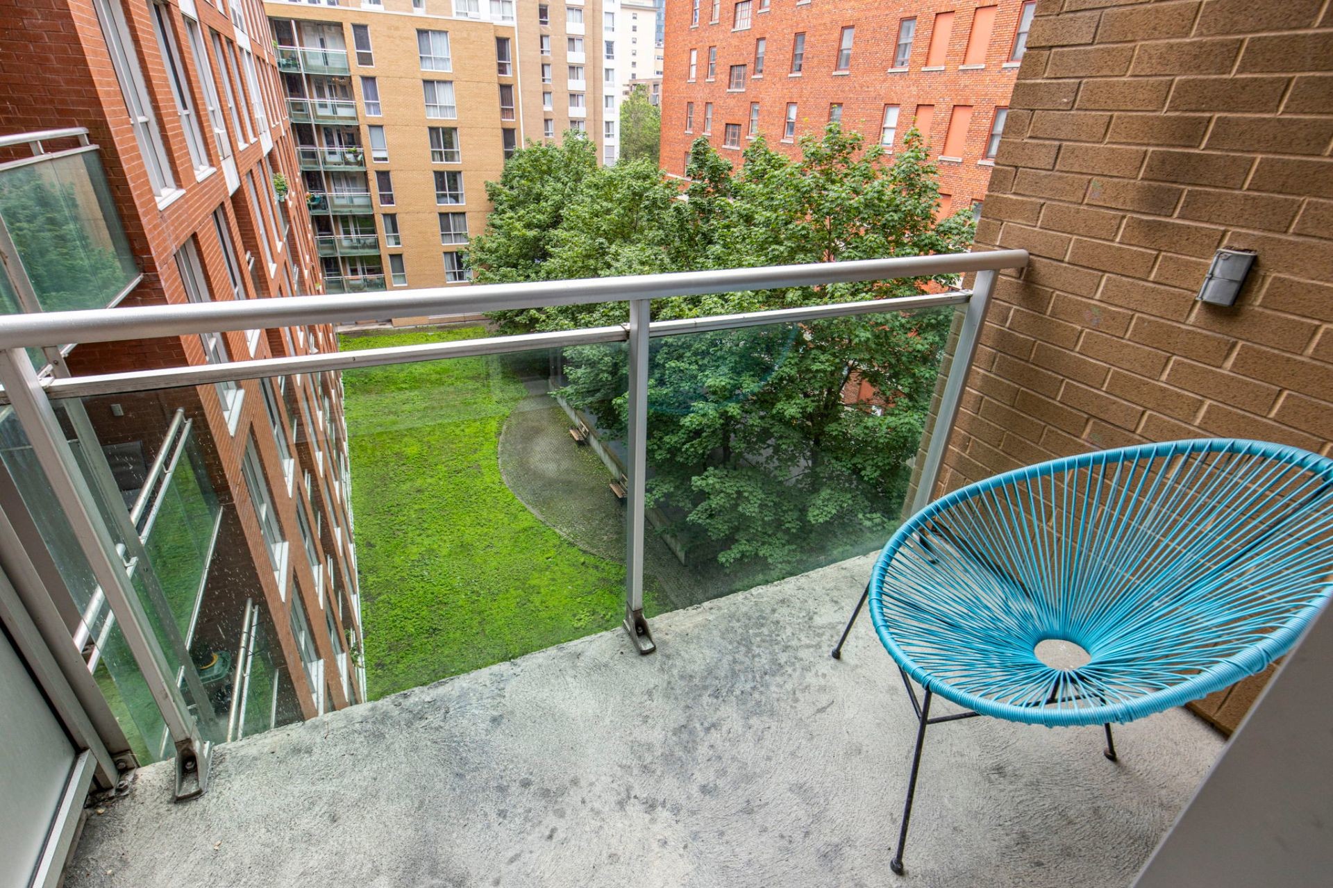 









88


Rue Charlotte

, 602,
Montréal (Ville-Marie),




QC
H2X4E2

