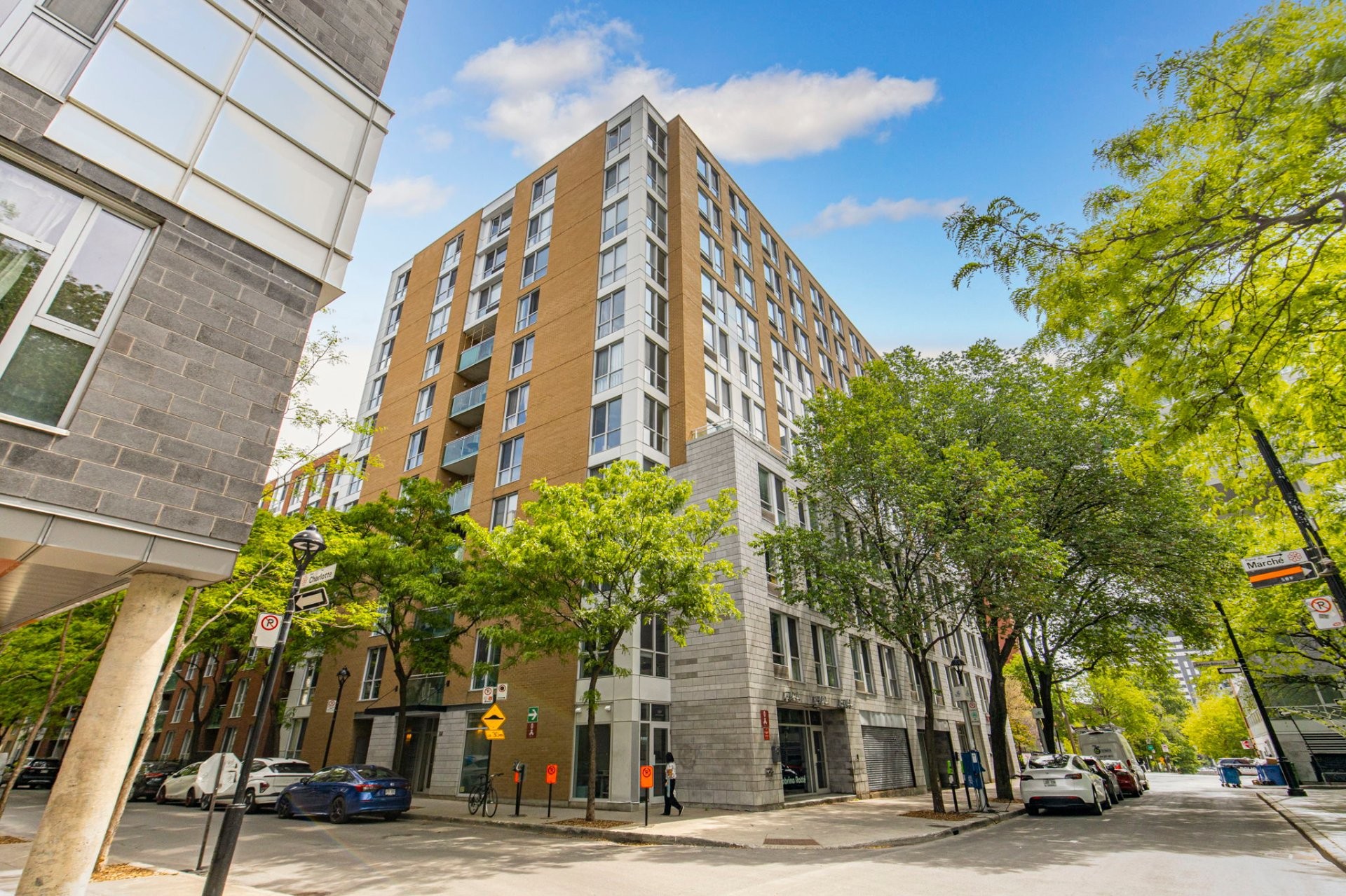 









88


Rue Charlotte

, 602,
Montréal (Ville-Marie),




QC
H2X4E2

