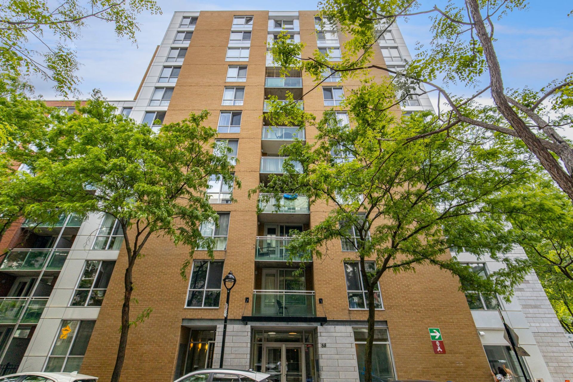 









88


Rue Charlotte

, 602,
Montréal (Ville-Marie),




QC
H2X4E2

