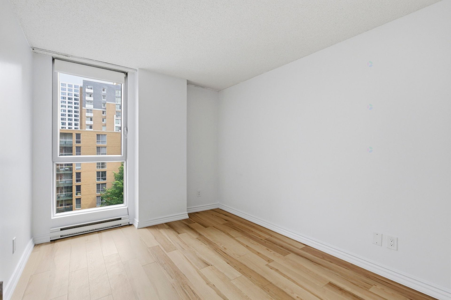 









88


Rue Charlotte

, 602,
Montréal (Ville-Marie),




QC
H2X4E2

