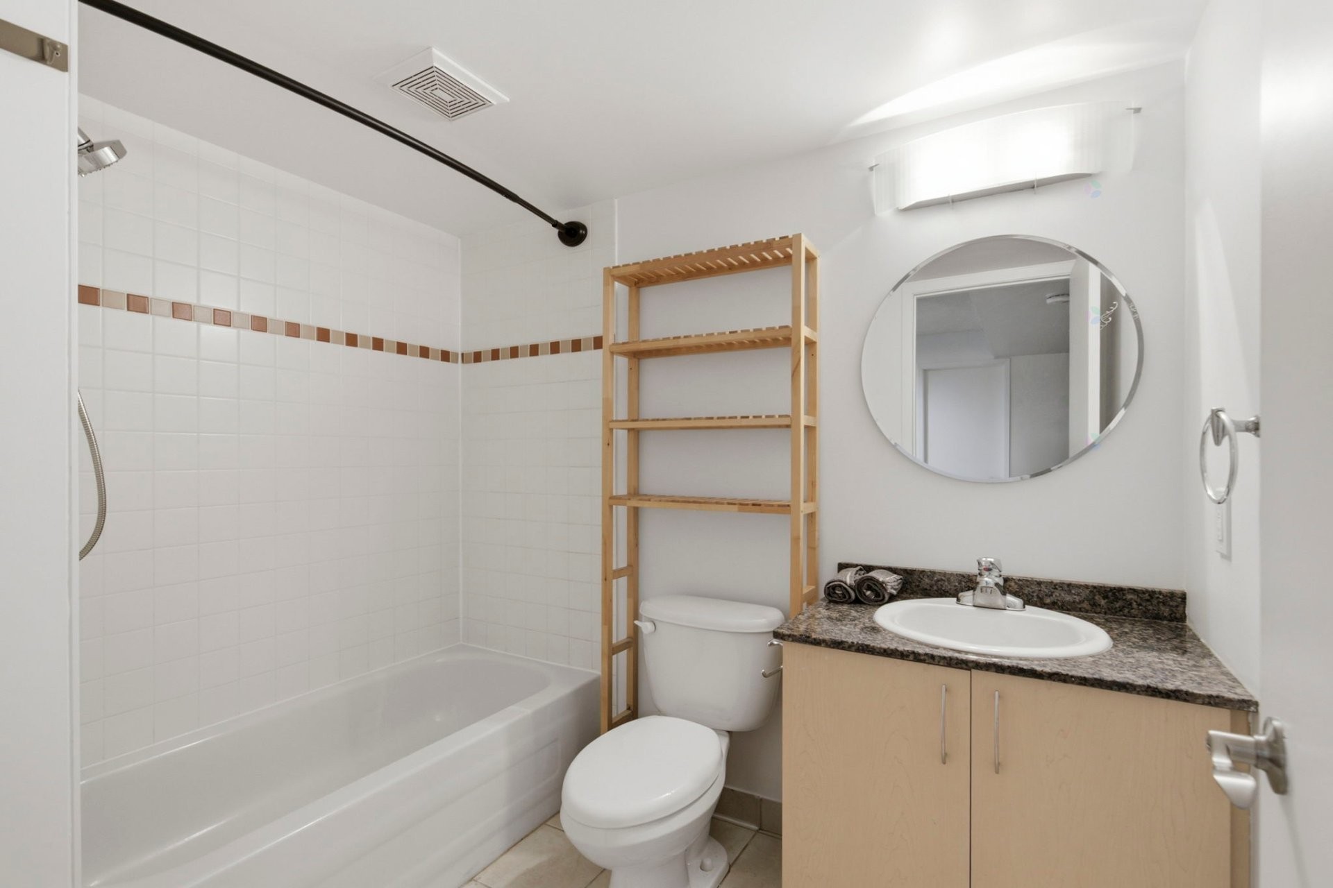 









88


Rue Charlotte

, 602,
Montréal (Ville-Marie),




QC
H2X4E2

