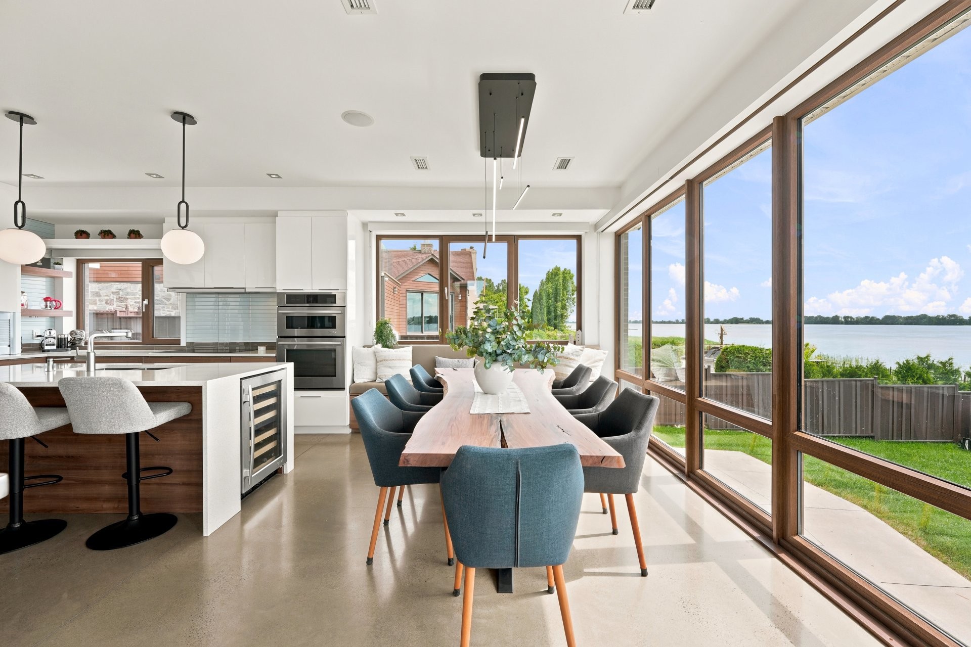 









33


Rue Rochefort

,
Repentigny (Repentigny),




QC
J5Y3C1

