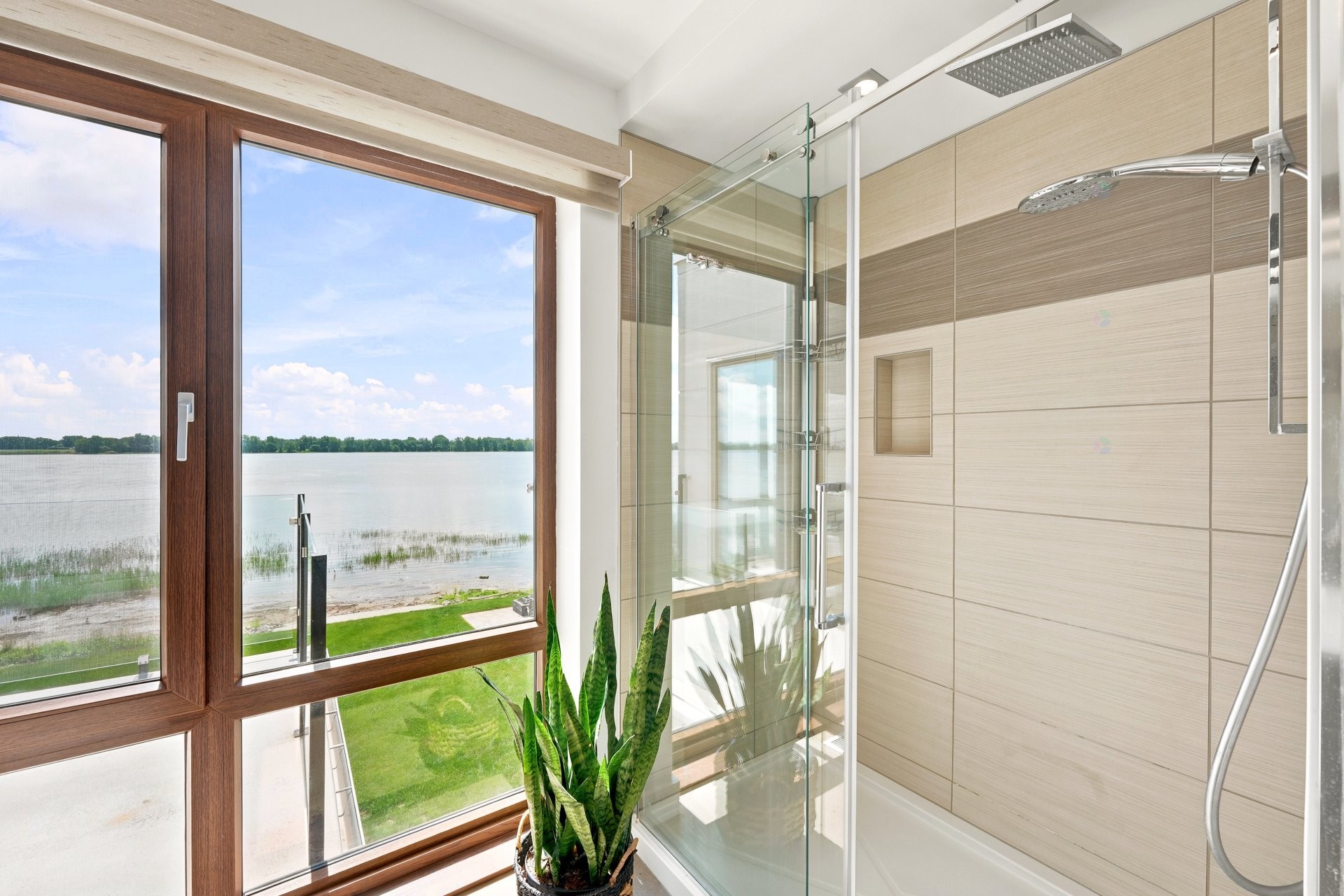 









33


Rue Rochefort

,
Repentigny (Repentigny),




QC
J5Y3C1

