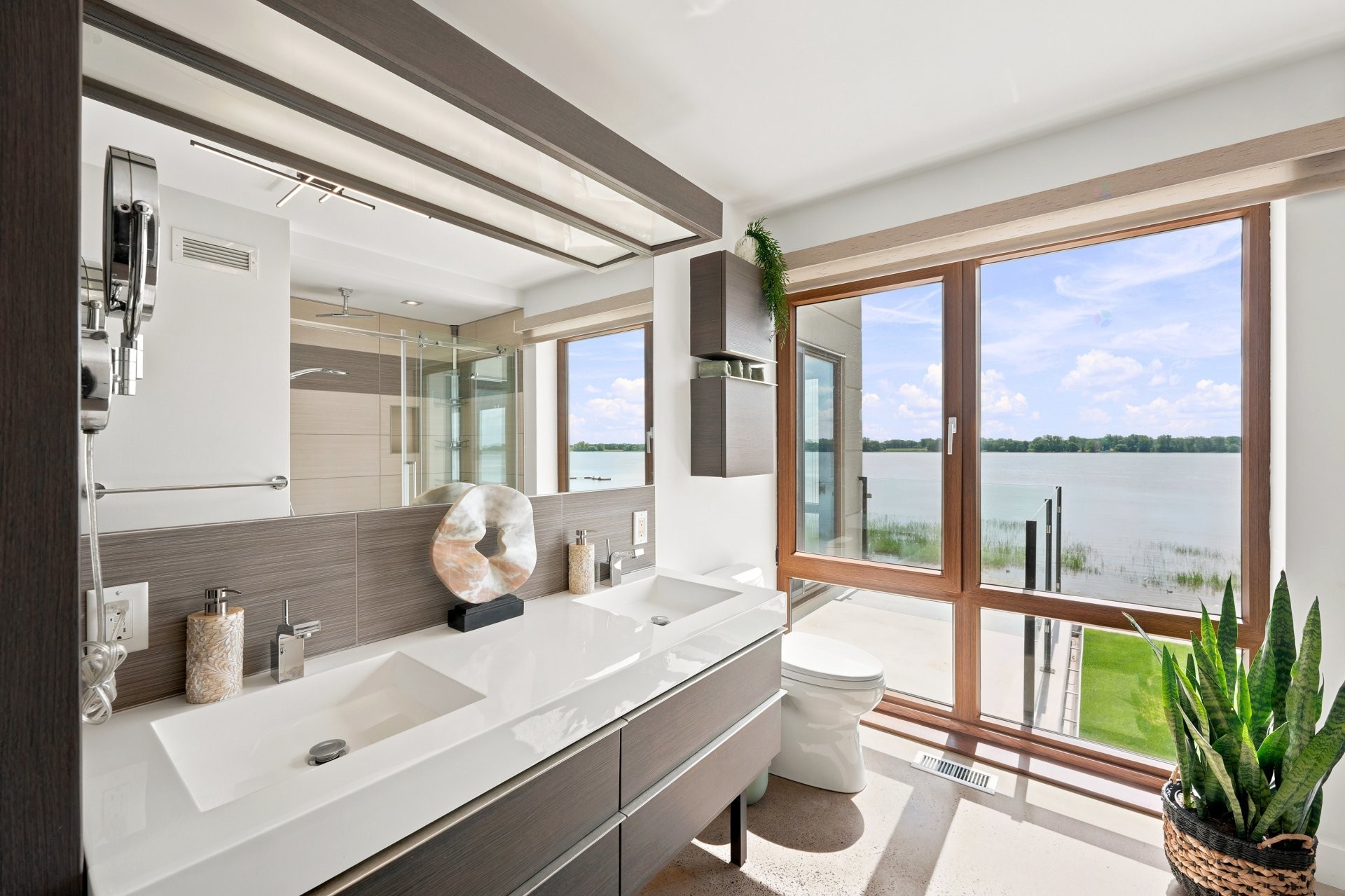 









33


Rue Rochefort

,
Repentigny (Repentigny),




QC
J5Y3C1

