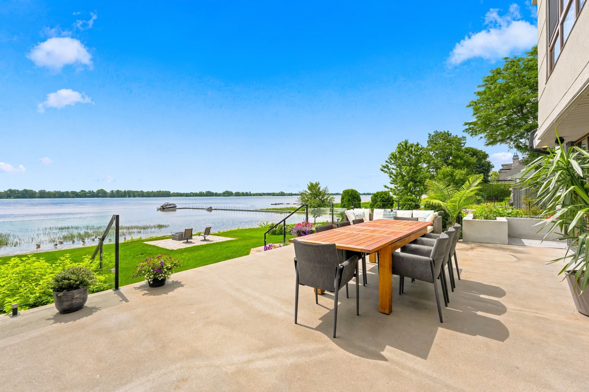 









33


Rue Rochefort

,
Repentigny (Repentigny),




QC
J5Y3C1

