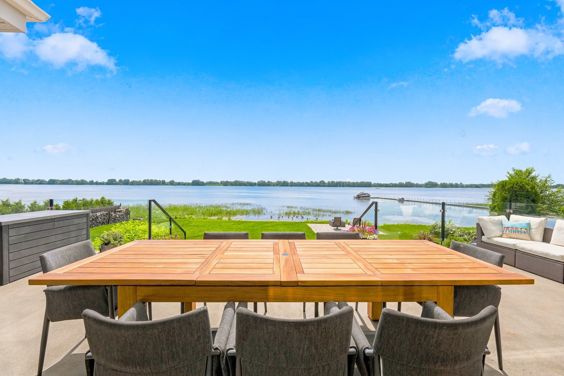









33


Rue Rochefort

,
Repentigny (Repentigny),




QC
J5Y3C1

