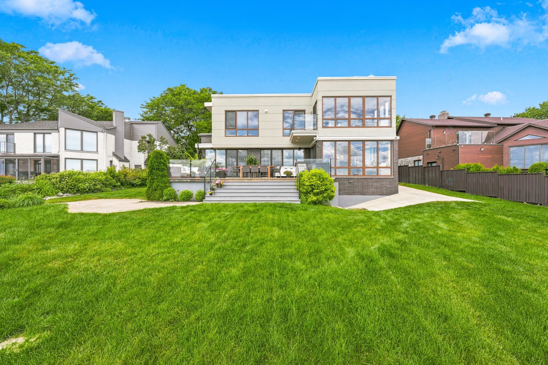 









33


Rue Rochefort

,
Repentigny (Repentigny),




QC
J5Y3C1

