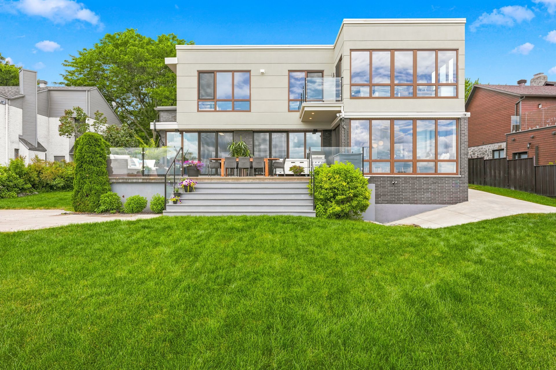 









33


Rue Rochefort

,
Repentigny (Repentigny),




QC
J5Y3C1

