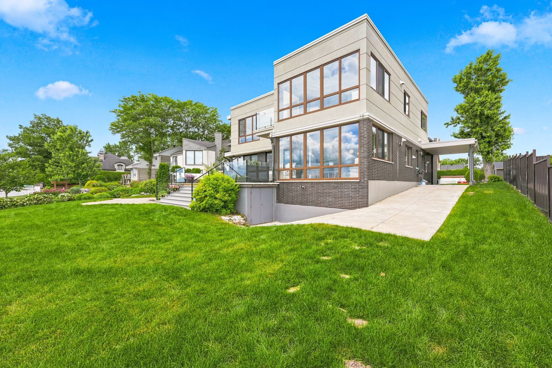 









33


Rue Rochefort

,
Repentigny (Repentigny),




QC
J5Y3C1

